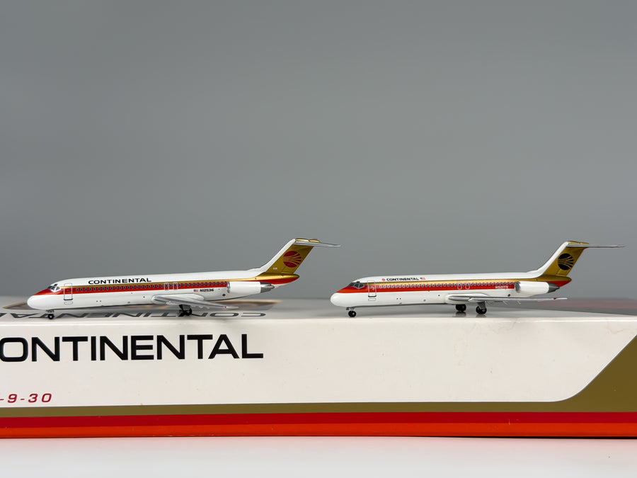Continental Airlines Douglas DC-9-30 1:400 SMAC N521TX & N12536 (SMA040301)