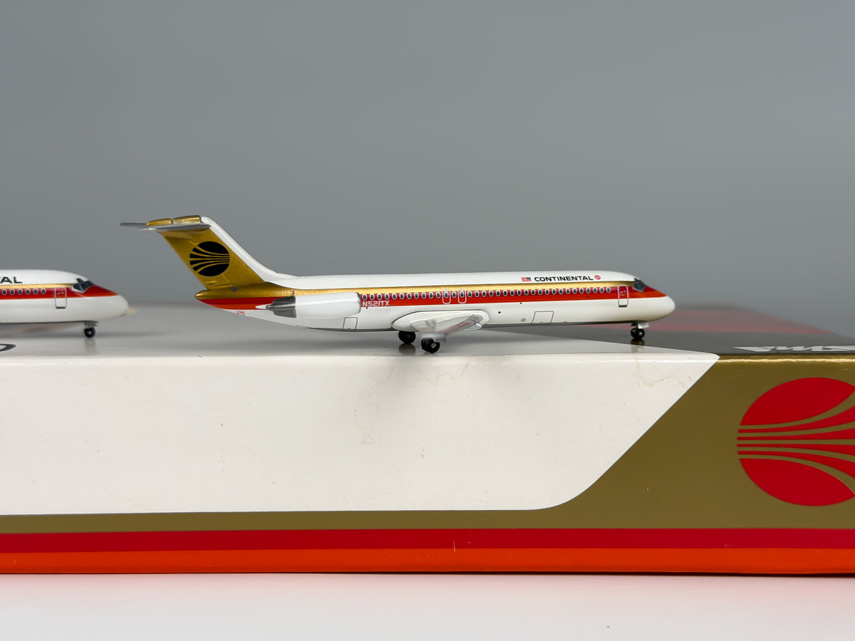 Continental Airlines Douglas DC-9-30 1:400 SMAC N521TX & N12536 (SMA040301)