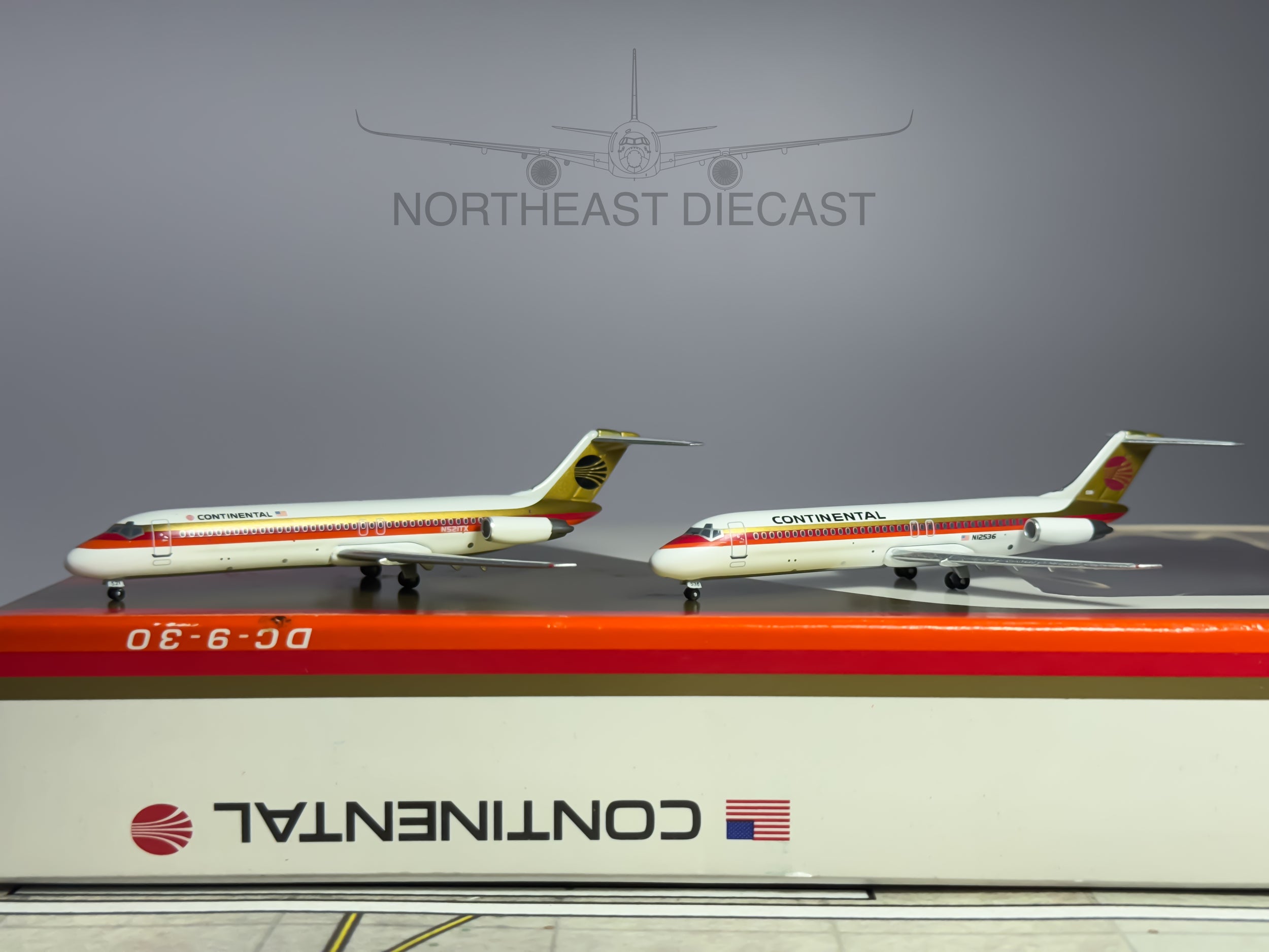 Continental Airlines Douglas DC-9-30 1:400 SMAC N521TX & N12536 (SMA040301)