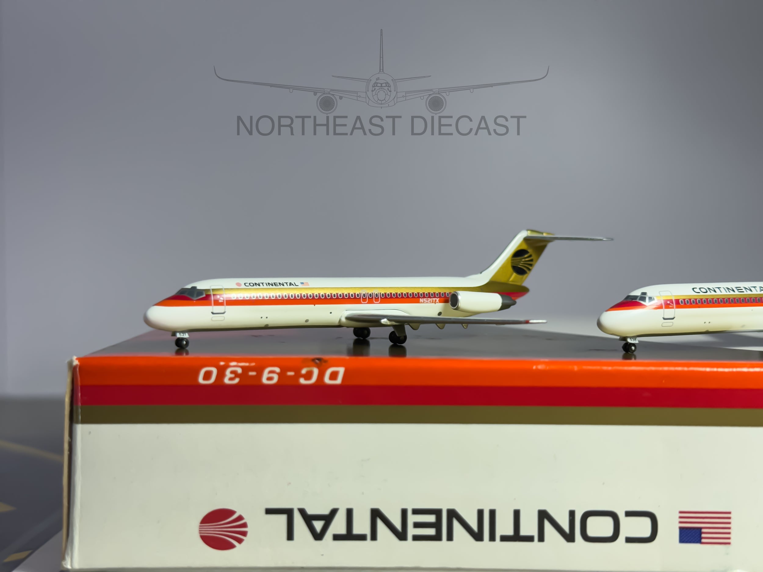 Continental Airlines Douglas DC-9-30 1:400 SMAC N521TX & N12536 (SMA040301)