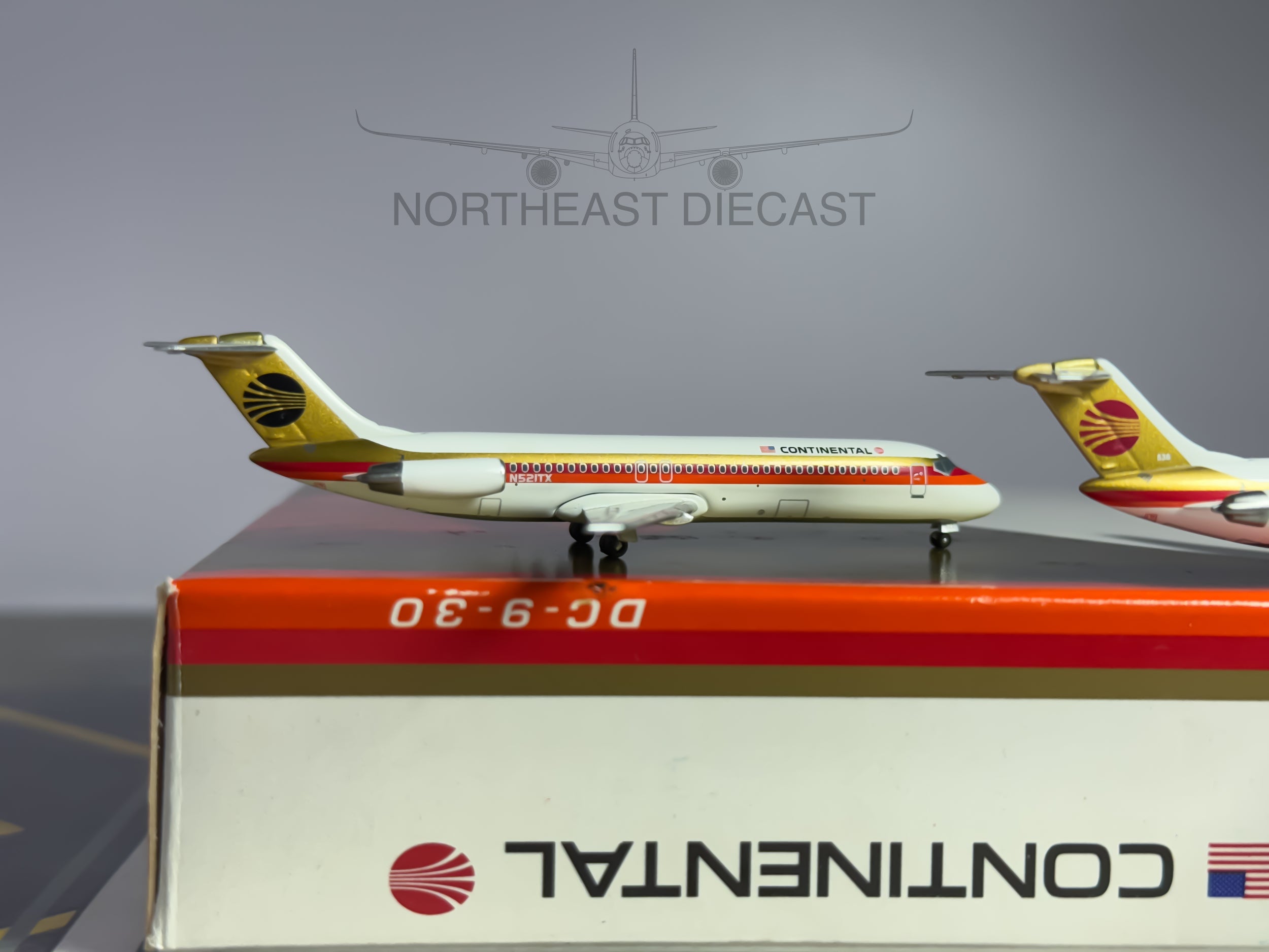 Continental Airlines Douglas DC-9-30 1:400 SMAC N521TX & N12536 (SMA040301)