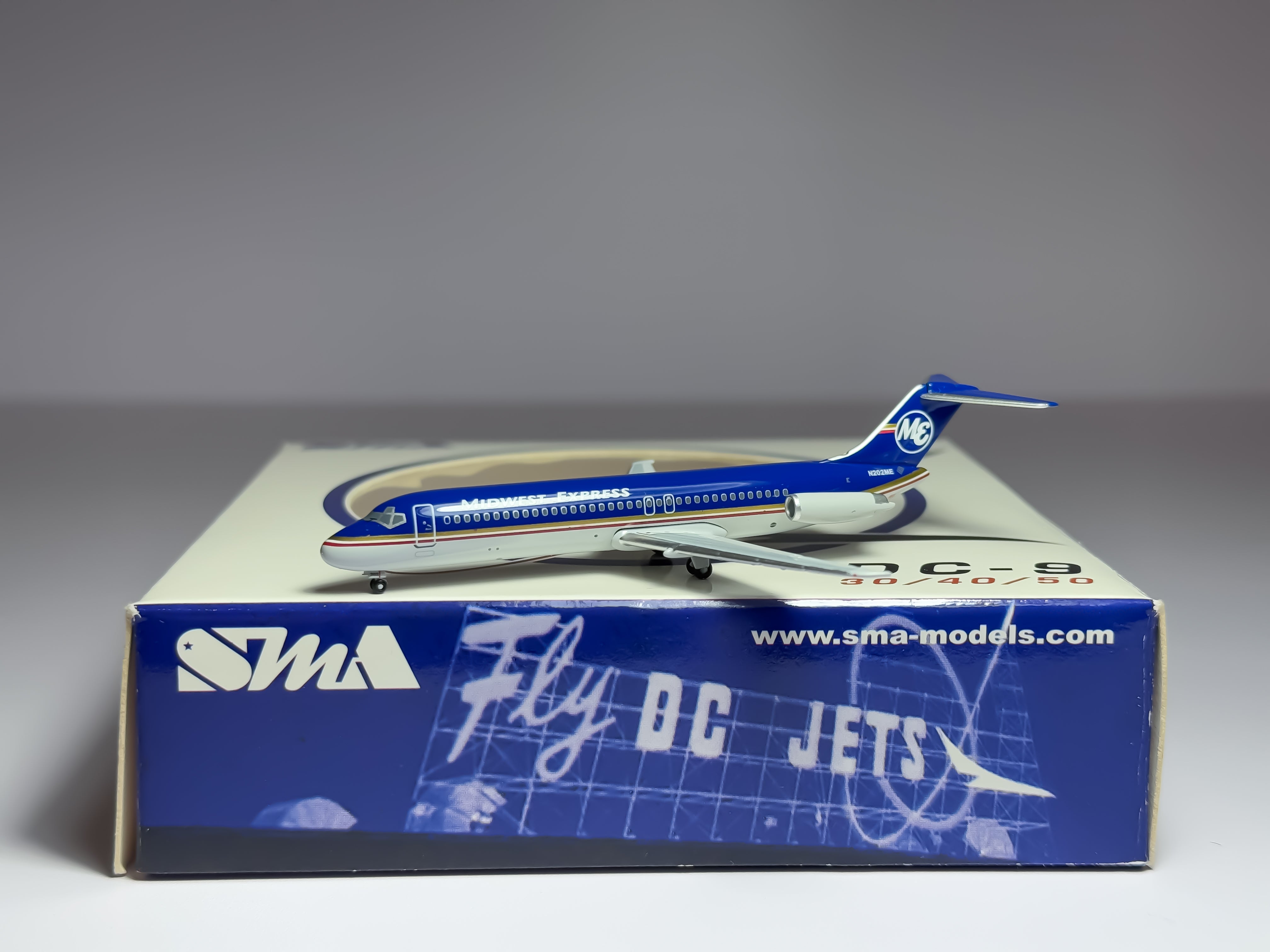 Midwest Express Douglas DC-9-30 1:400 Aeroclassics N202ME (SMA040303)
