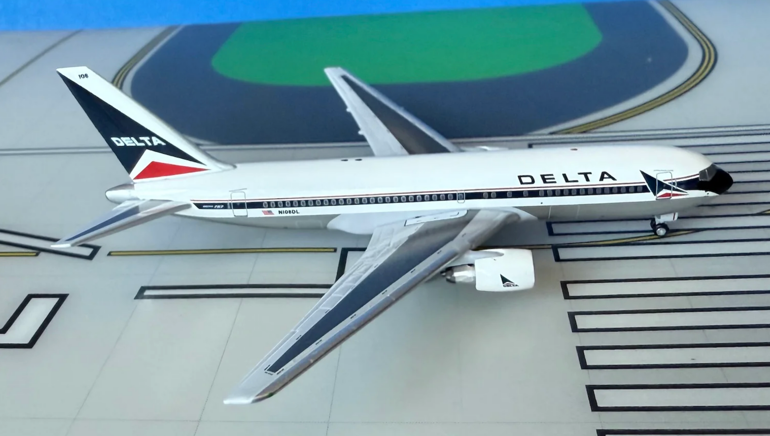 Delta Air Lines Boeing 767-200 1:400 Aeroclassics N108DL (BBX41693)