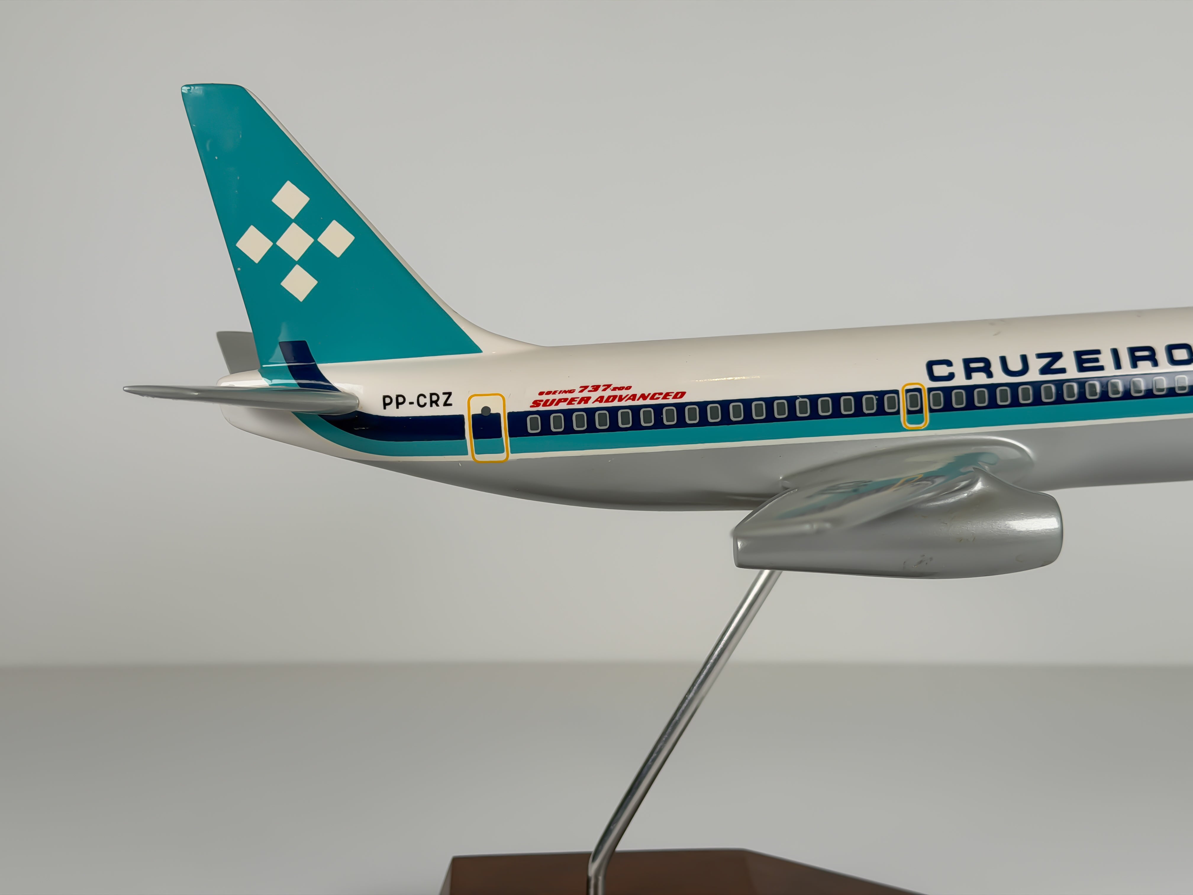 1:100 Cruziero Boeing 737-200 (PP-CRZ) - Blue Cheatline | Vogelaar Model