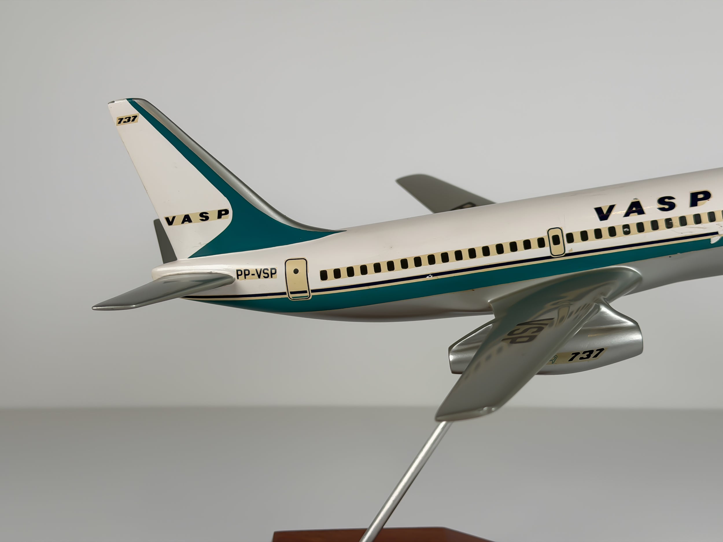 1:100 VASP Boeing 737-200 (PP-VSP) - Original | Vogelaar Model