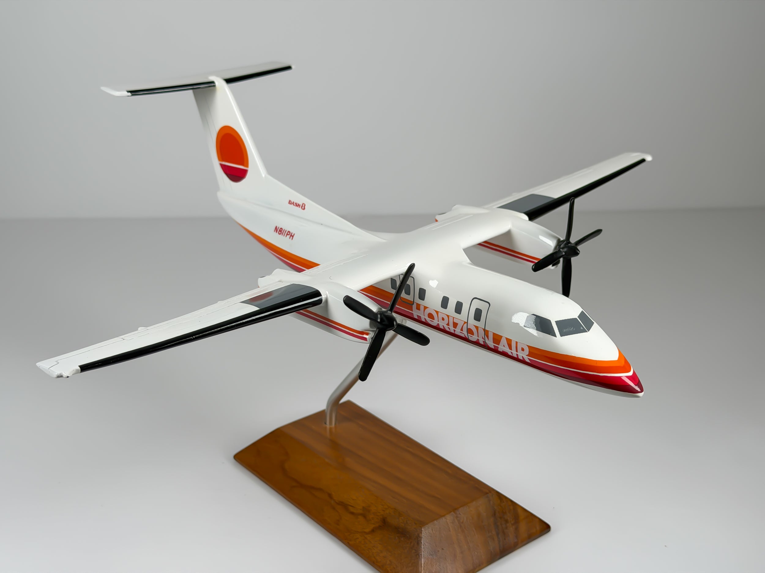 1:72 Horizon Air De Havilland Q200 (DHC-8-200) (N811PH) - Sunset | Vogelaar Model