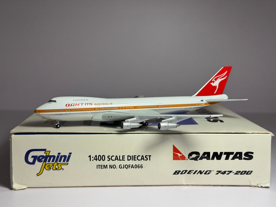 Gemini Jets 1:400 Qantas Airways Boeing 747-200 VH-EBA City of Canberra GJQFA066