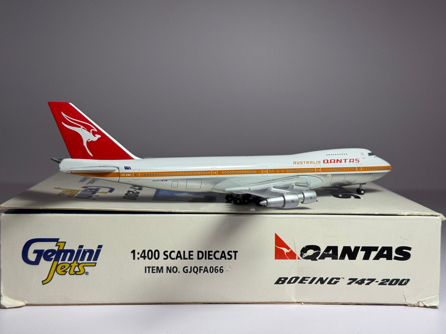 Gemini Jets 1:400 Qantas Airways Boeing 747-200 VH-EBA City of Canberra GJQFA066
