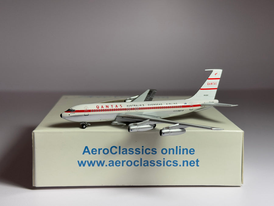 Aeroclassics 1:400 Qantas Airways Boeing 707-100B VH-EBF Red Stripe ACVHEBF