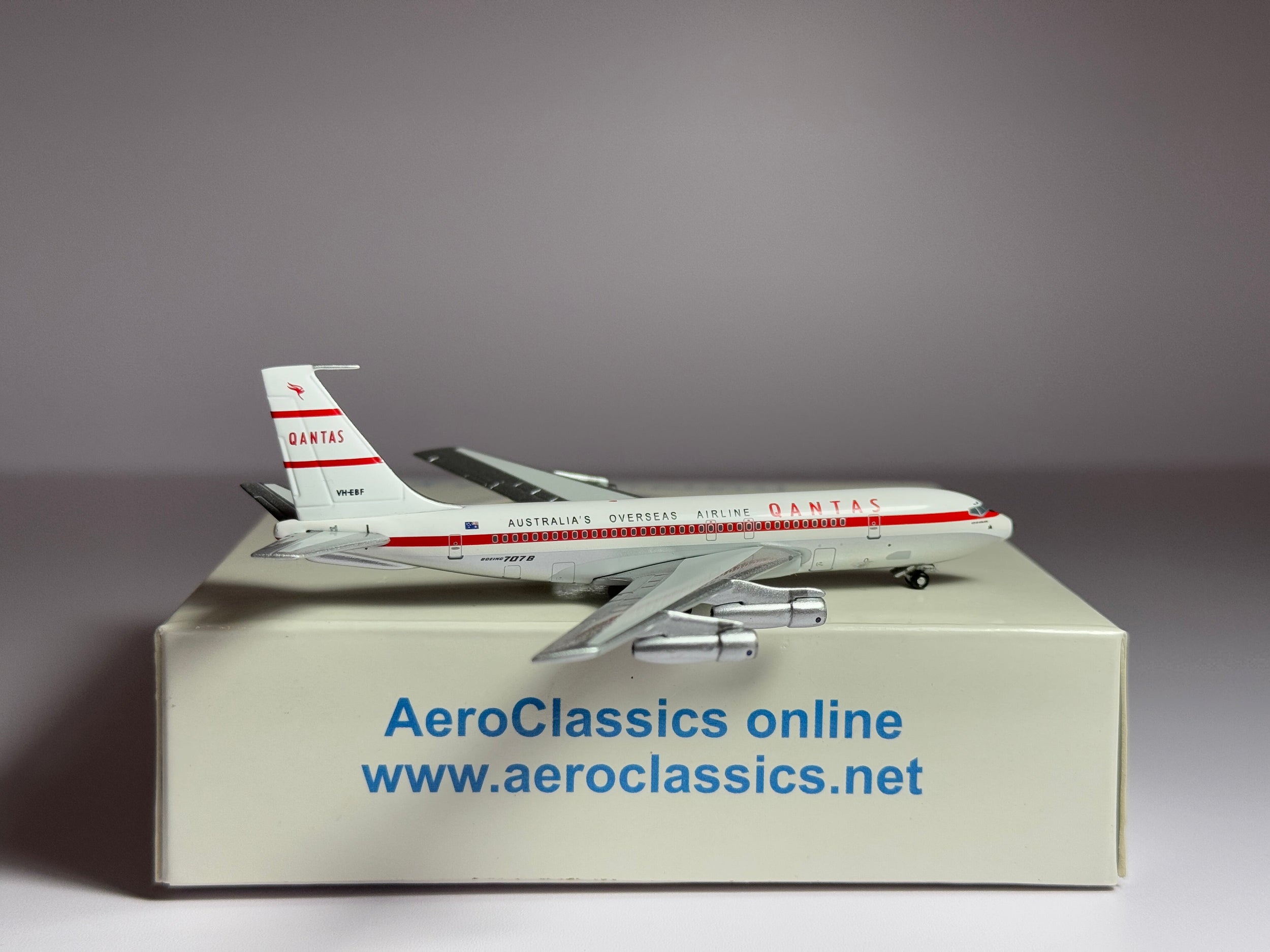 Aeroclassics 1:400 Qantas Airways Boeing 707-100B VH-EBF Red Stripe ACVHEBF