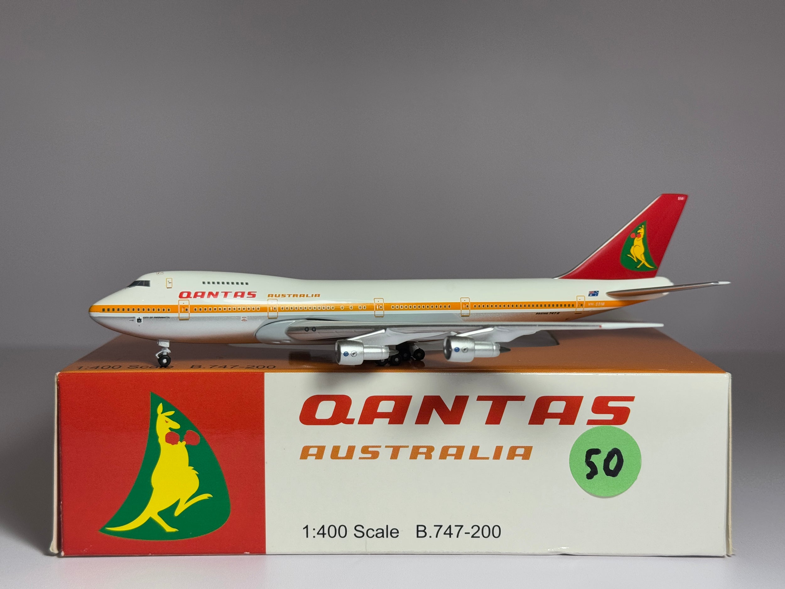 Aeroclassics 1:400 Qantas Airways Boeing 747-200 VH-EBM Boxing Kangaroo BB42006XX