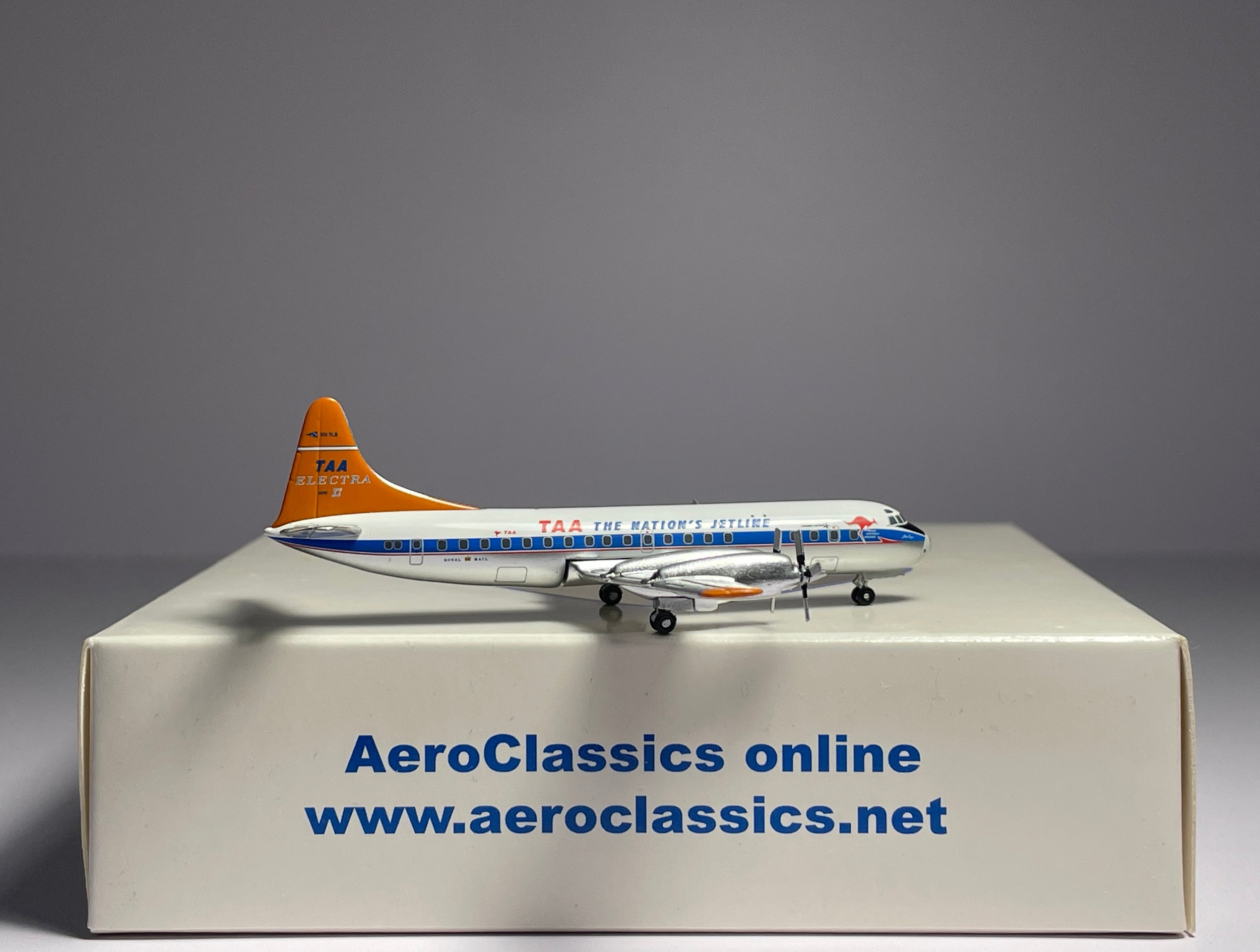 Aeroclassics 1:400 Trans Australian Airlines Lockheed L-188 Electra VH-TLB 1960s colors ACVHTLB