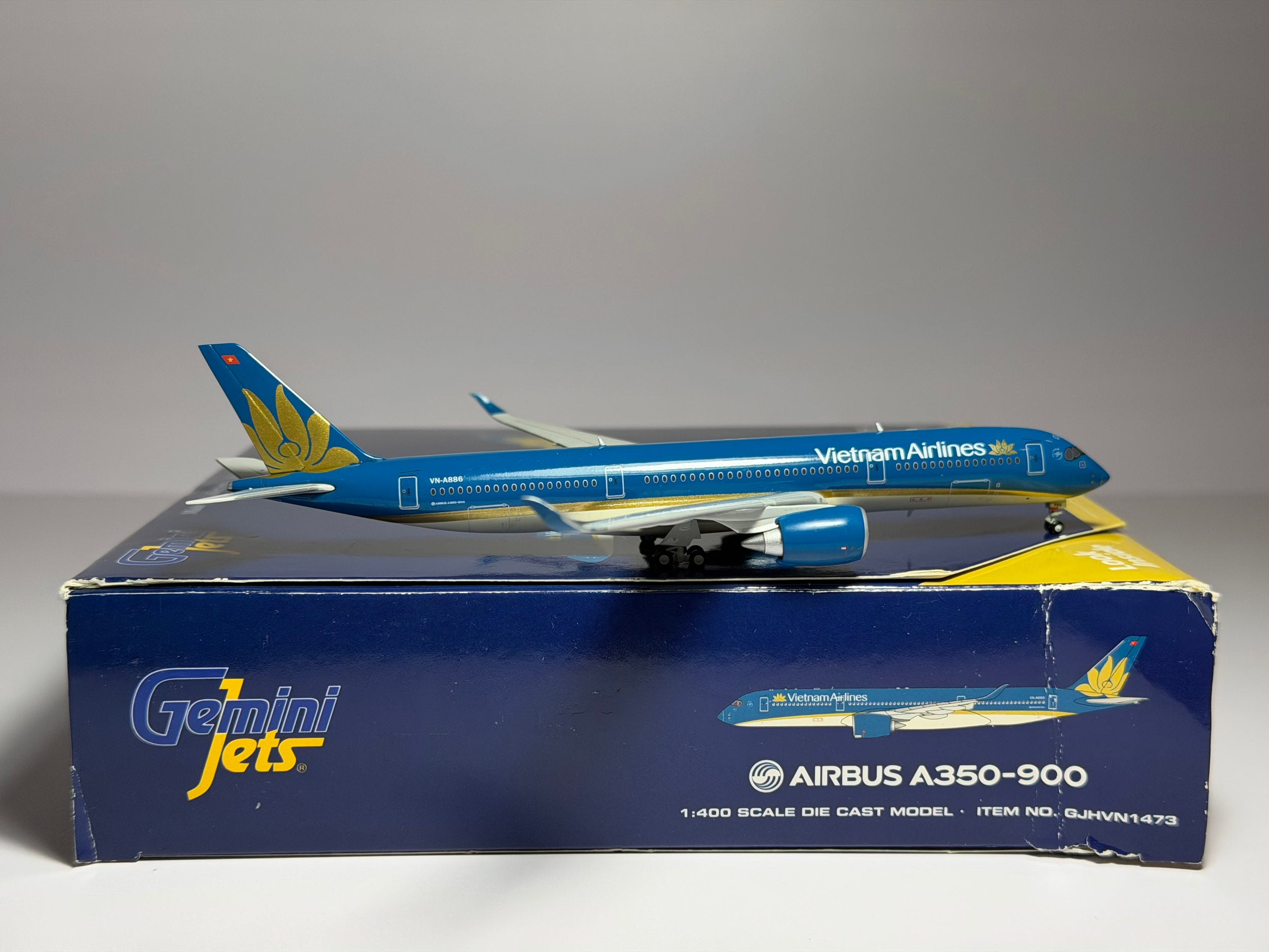 Gemini Jets 1:400 Vietnam Airlines Airbus A350-900 VN-A886 current colors GJHVN1473