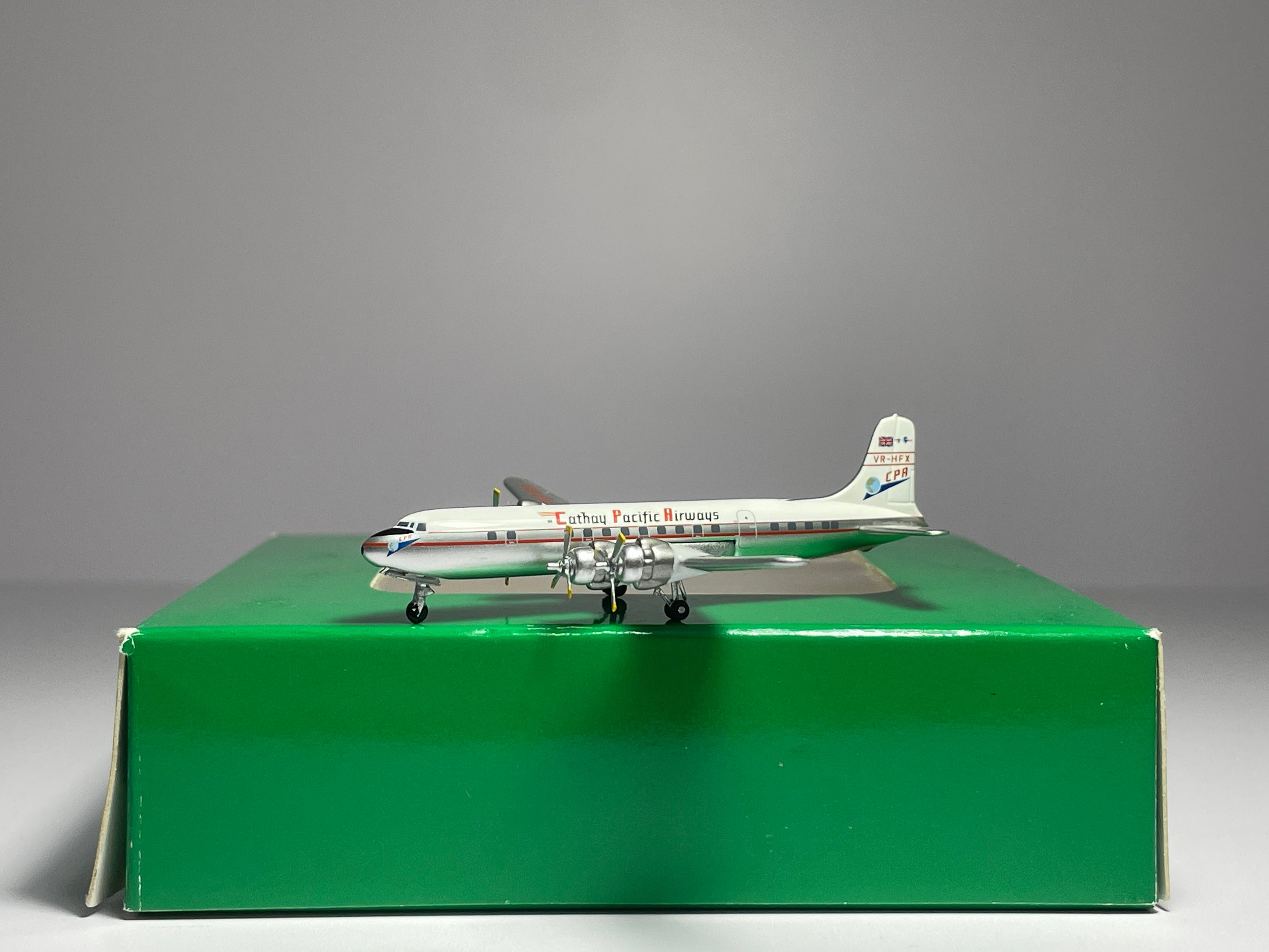Aeroclassics 1:400 Cathay Pacific Douglas DC-6 VR-HFX ACVRHFX