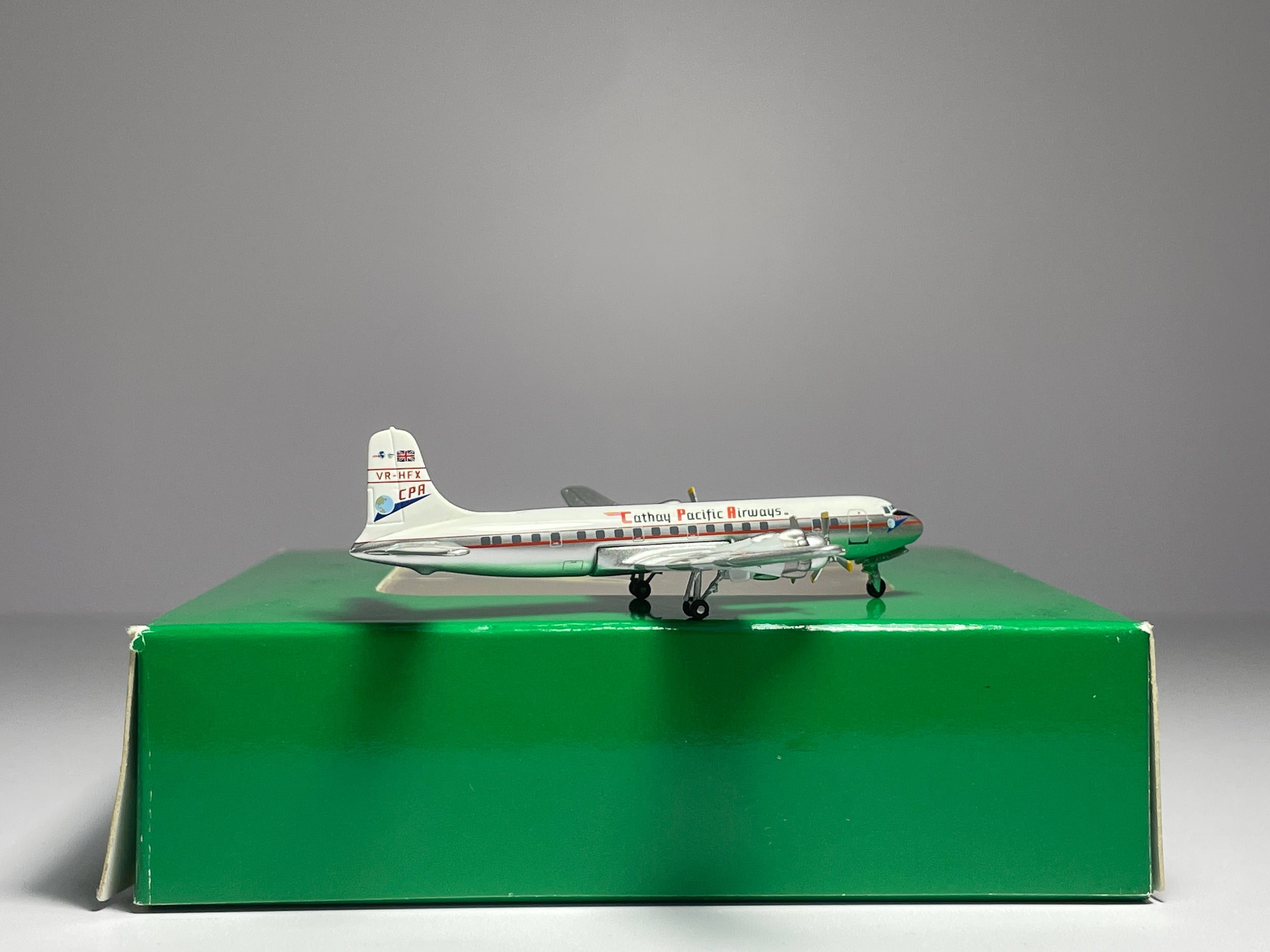 Aeroclassics 1:400 Cathay Pacific Douglas DC-6 VR-HFX ACVRHFX