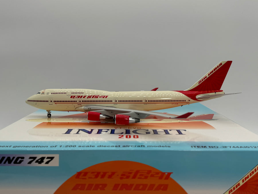 Inflight200 Air India Boeing 747-400 VT-EVB old scheme IF744AI0121