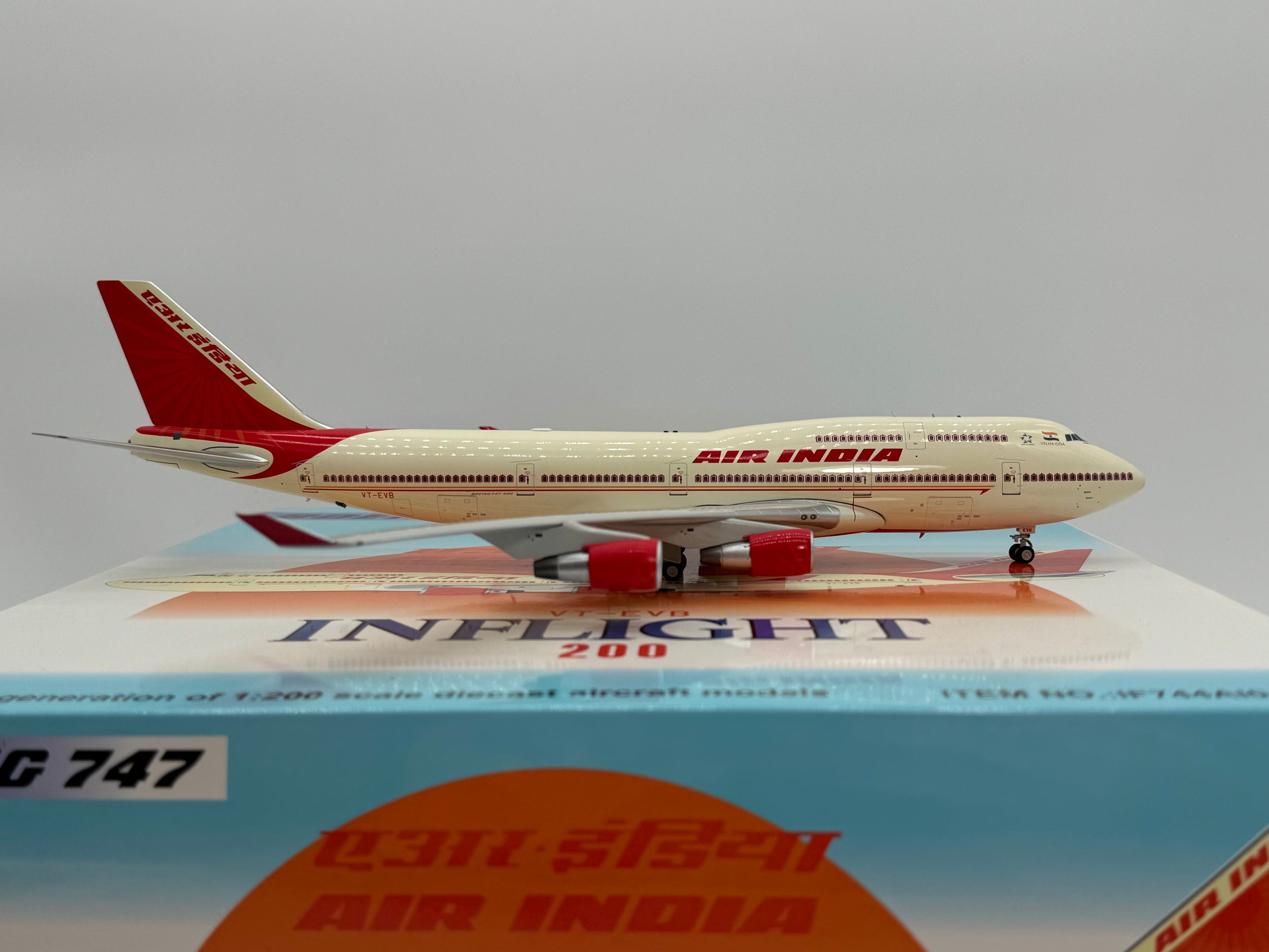 Inflight200 Air India Boeing 747-400 VT-EVB old scheme IF744AI0121
