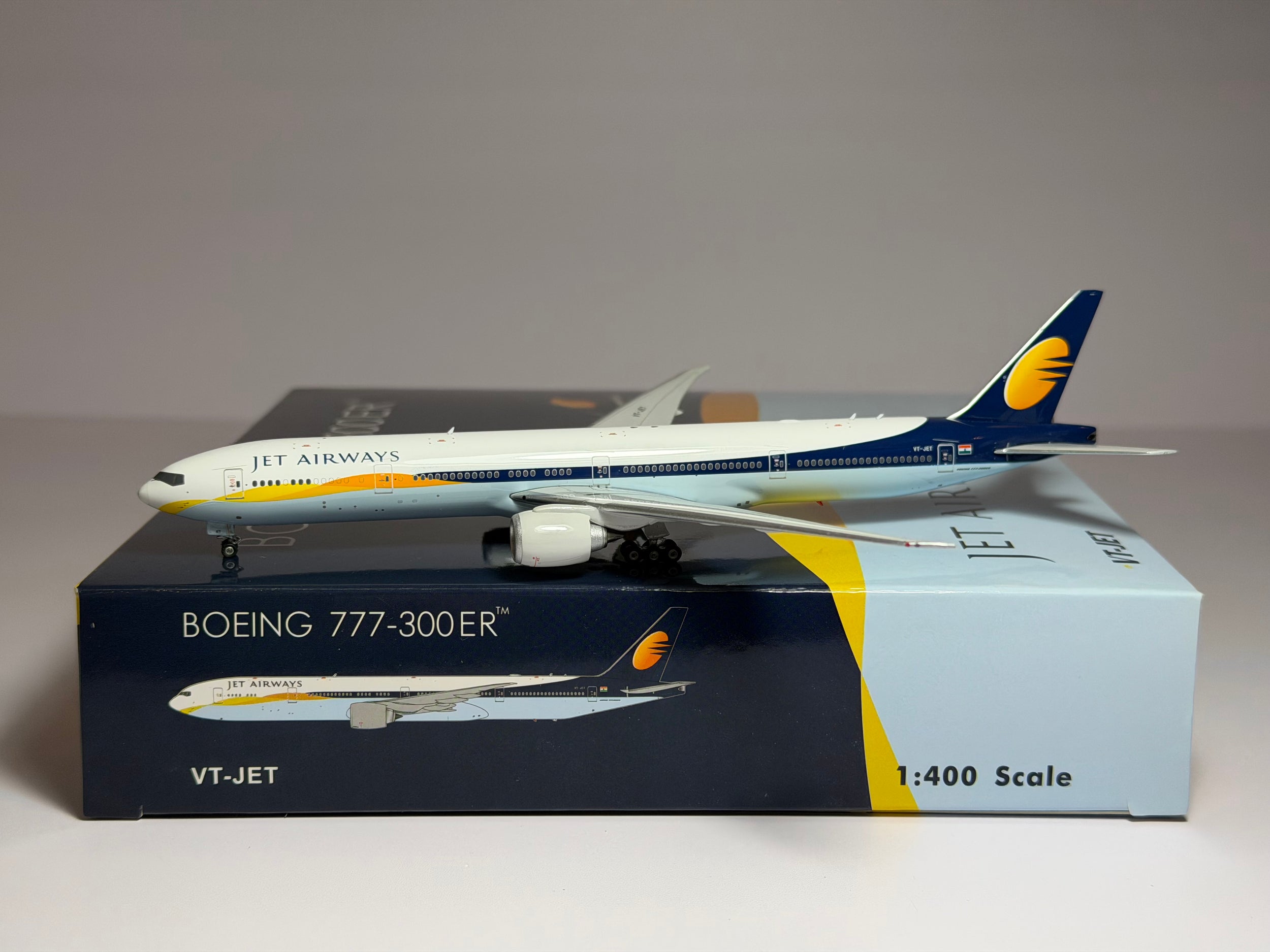 Phoenix Model 1:400 Jet Airways Boeing 777-300ER VT-JET PH404194