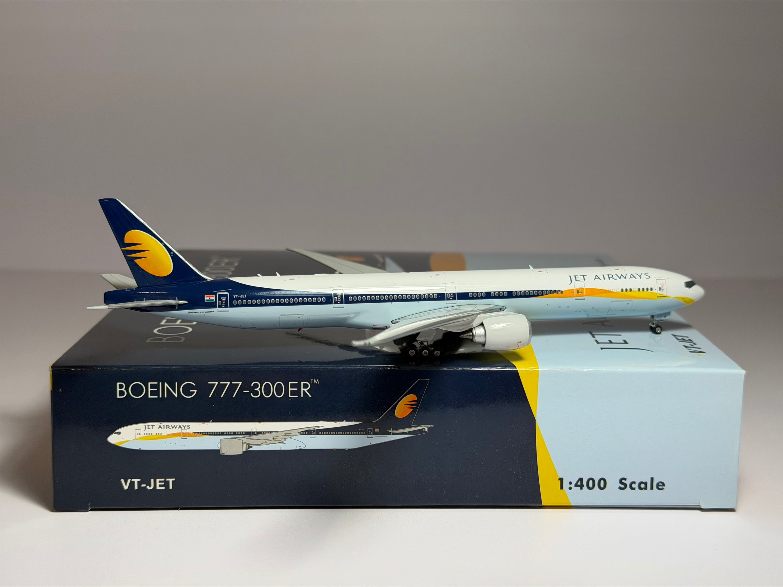 Phoenix Model 1:400 Jet Airways Boeing 777-300ER VT-JET PH404194