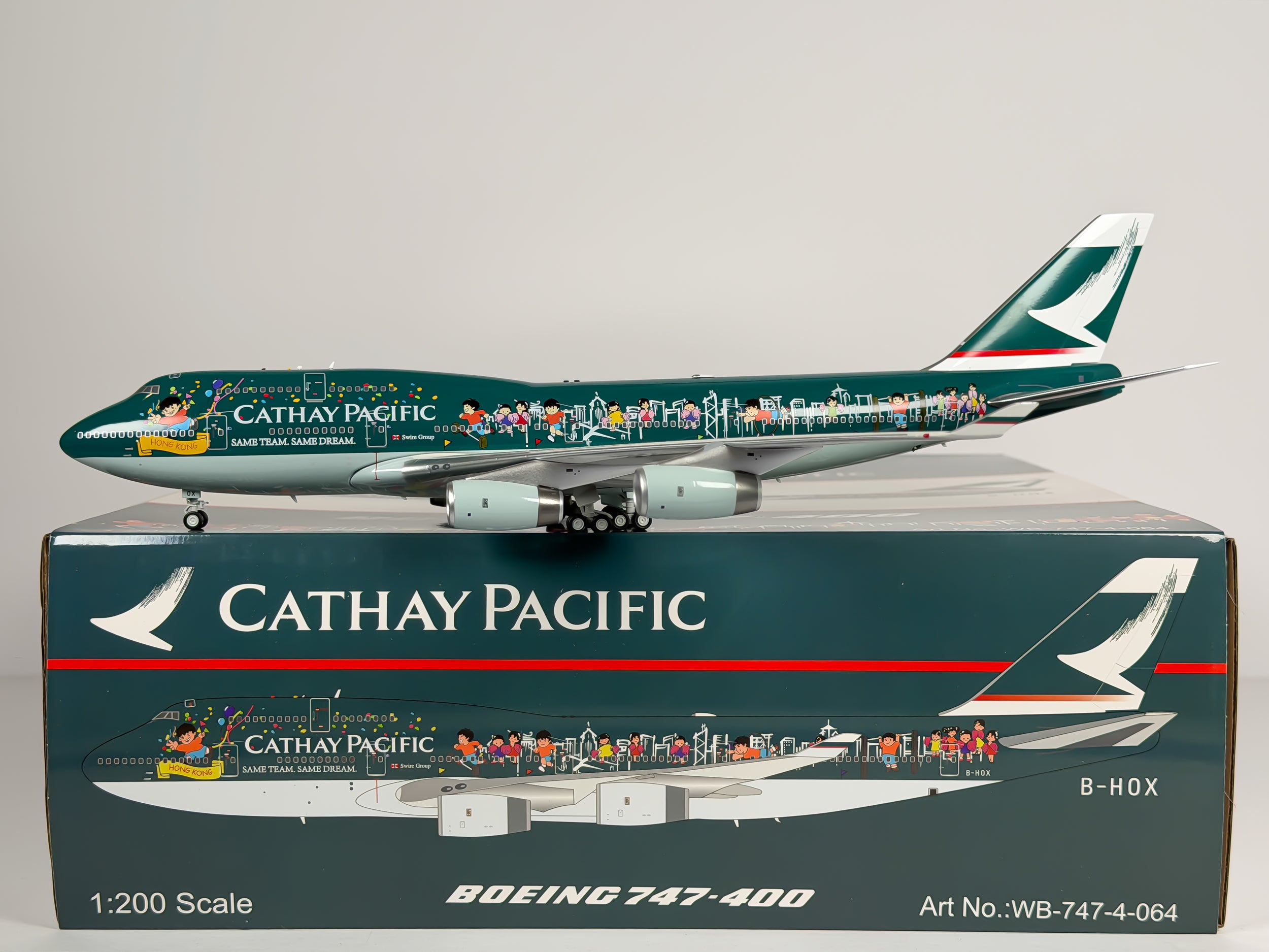 Cathay Pacific Boeing 747-400 1:200 Inflight200 B-HOX (WB-747-4-064)