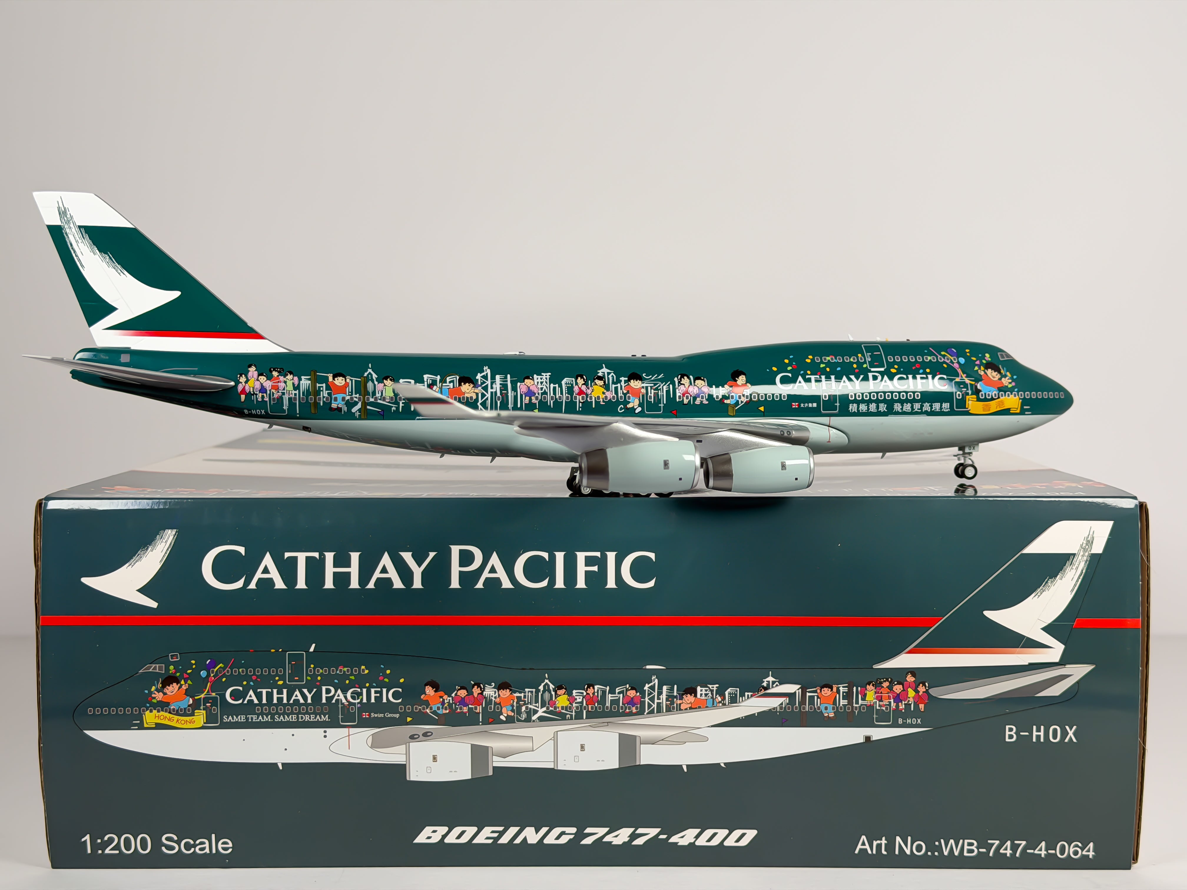 Cathay Pacific Boeing 747-400 1:200 Inflight200 B-HOX (WB-747-4-064)