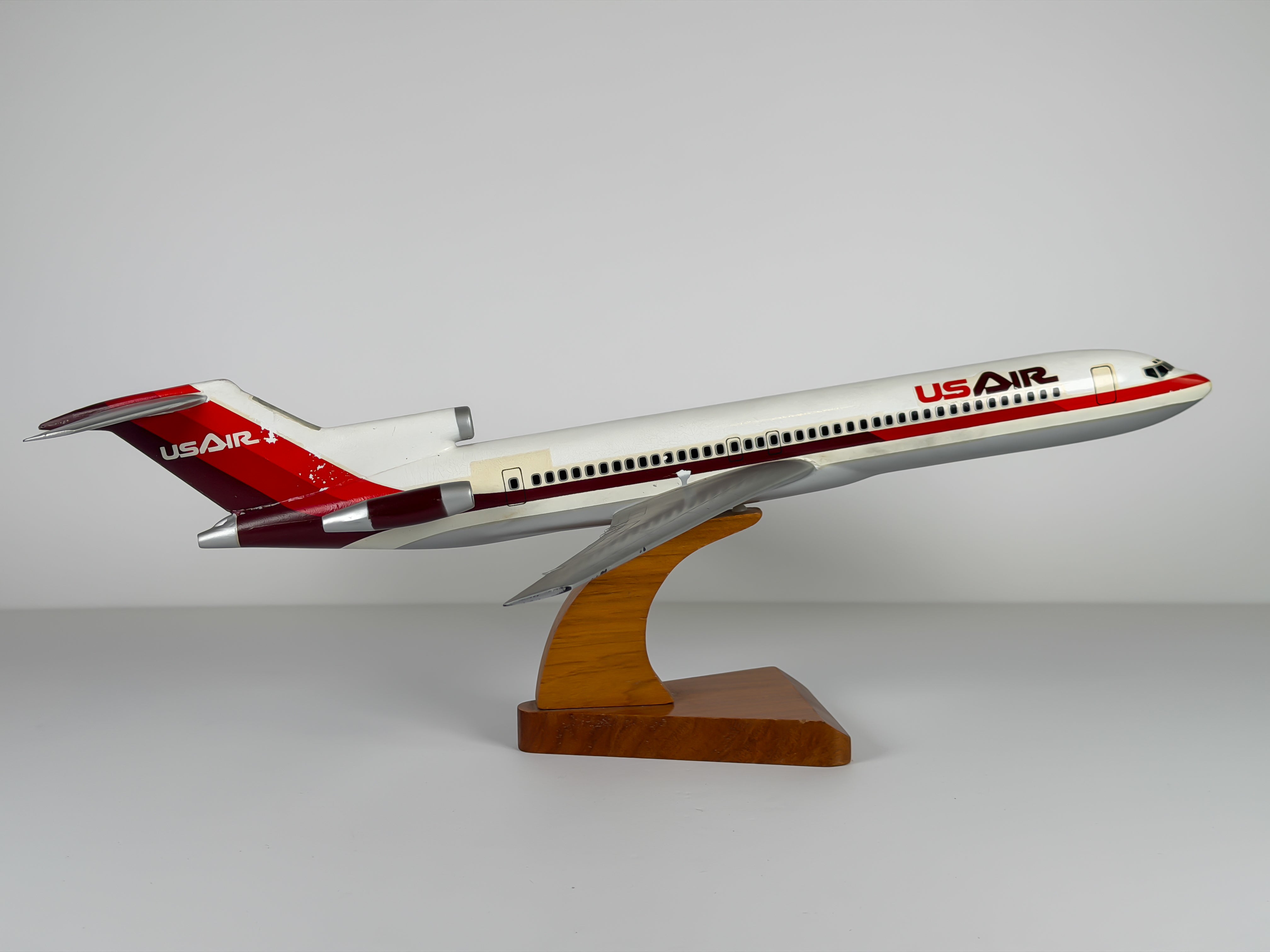 1:100 USAir Boeing 727-200 - Red/White | Wesco Models