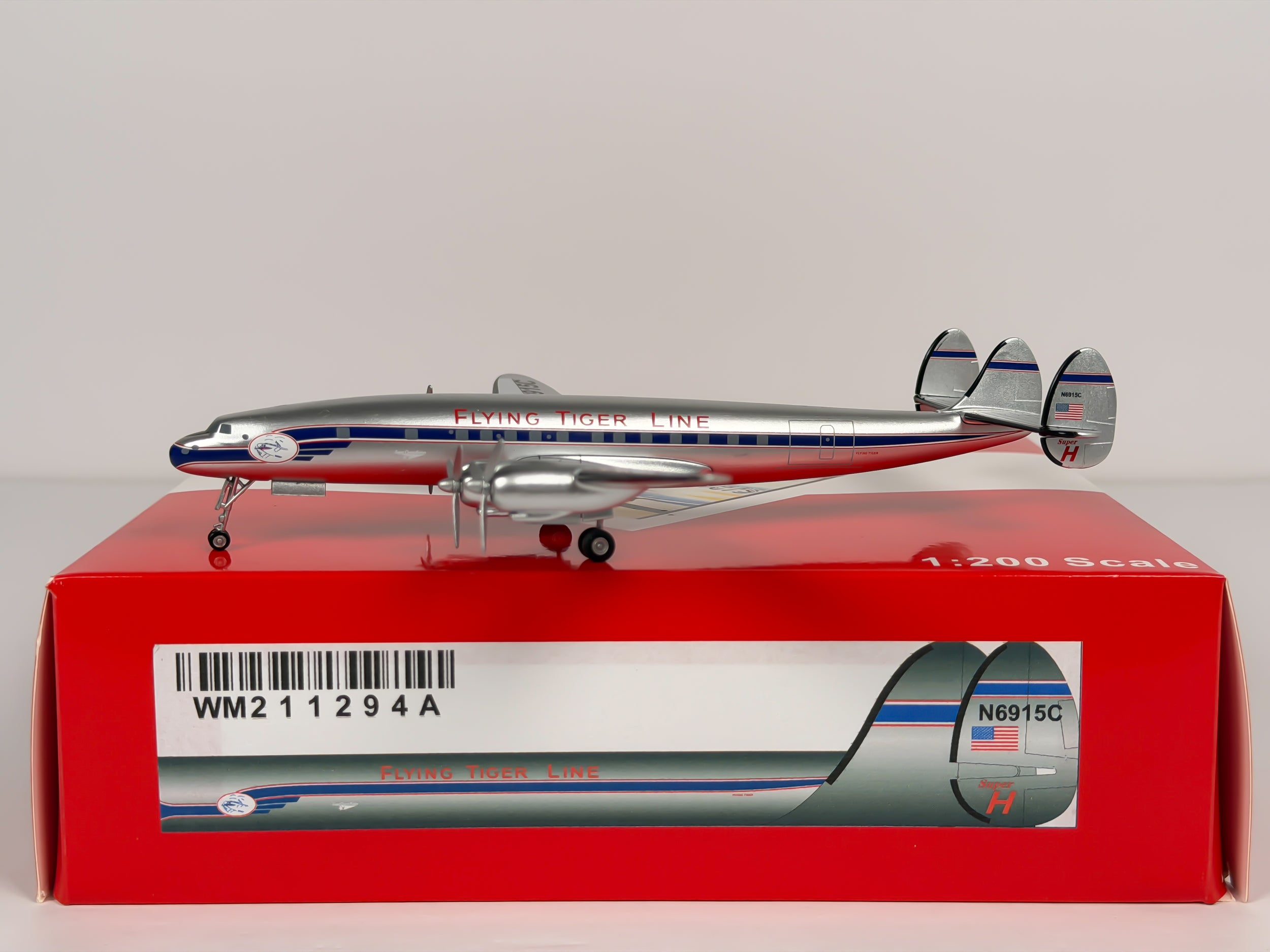 Flying Tigers Lockheed L-1049 1:200 Aeroclassics N6915C (WM211294A)