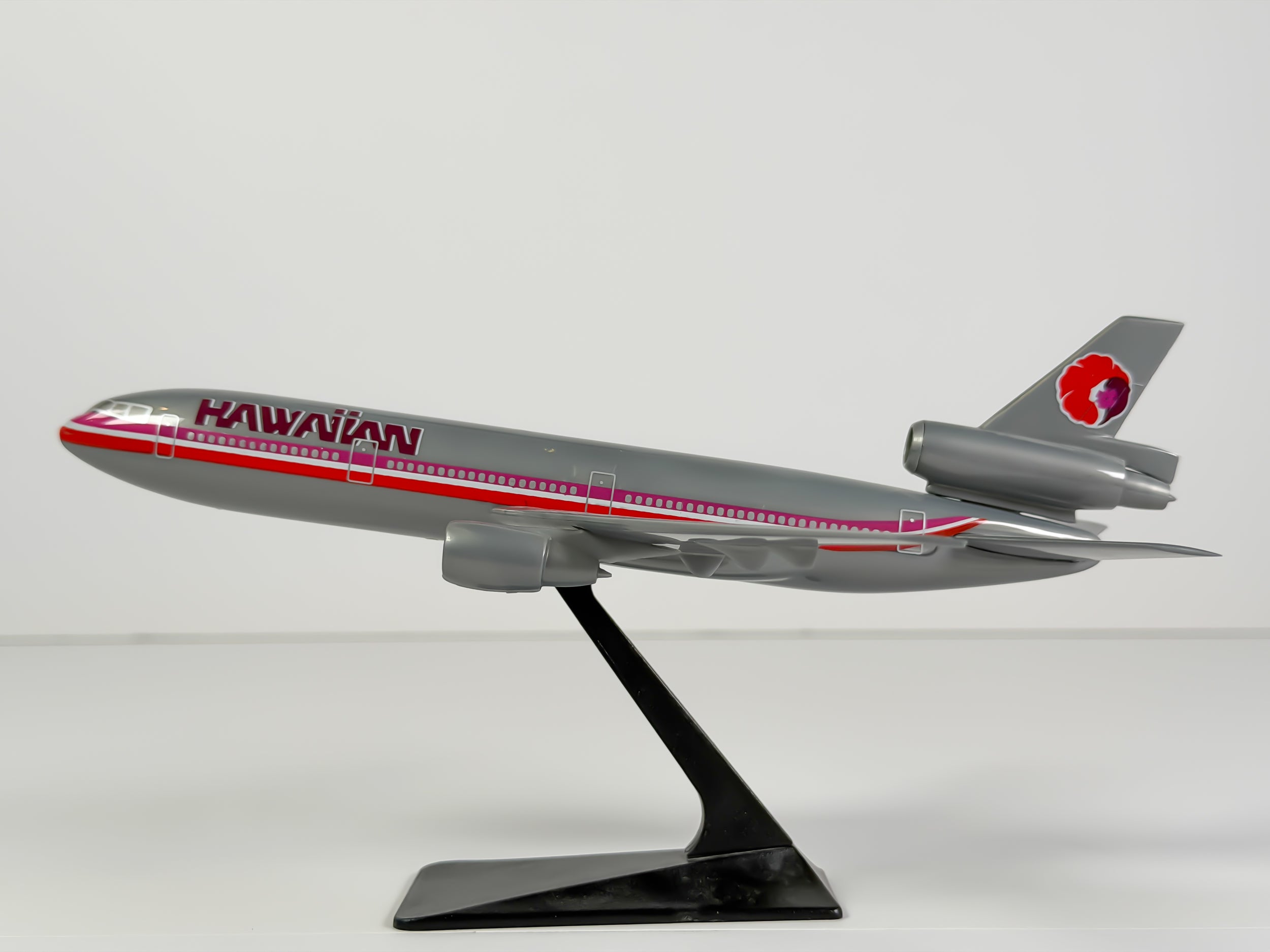 1:250 Hawaiian Airlines McDonnell Douglas DC-10-30 - Bare Metal | Wooster Models
