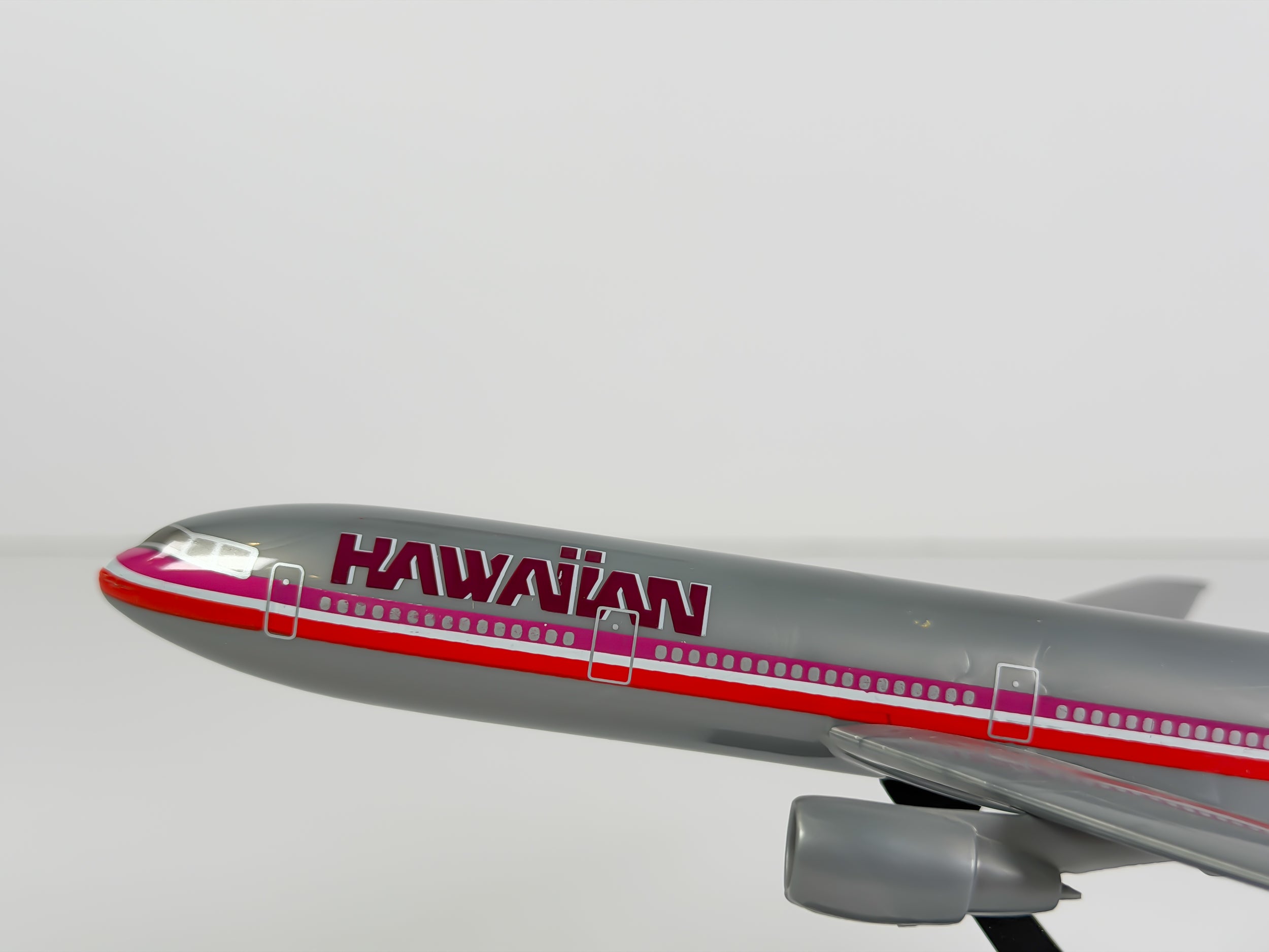 1:250 Hawaiian Airlines McDonnell Douglas DC-10-30 - Bare Metal | Wooster Models