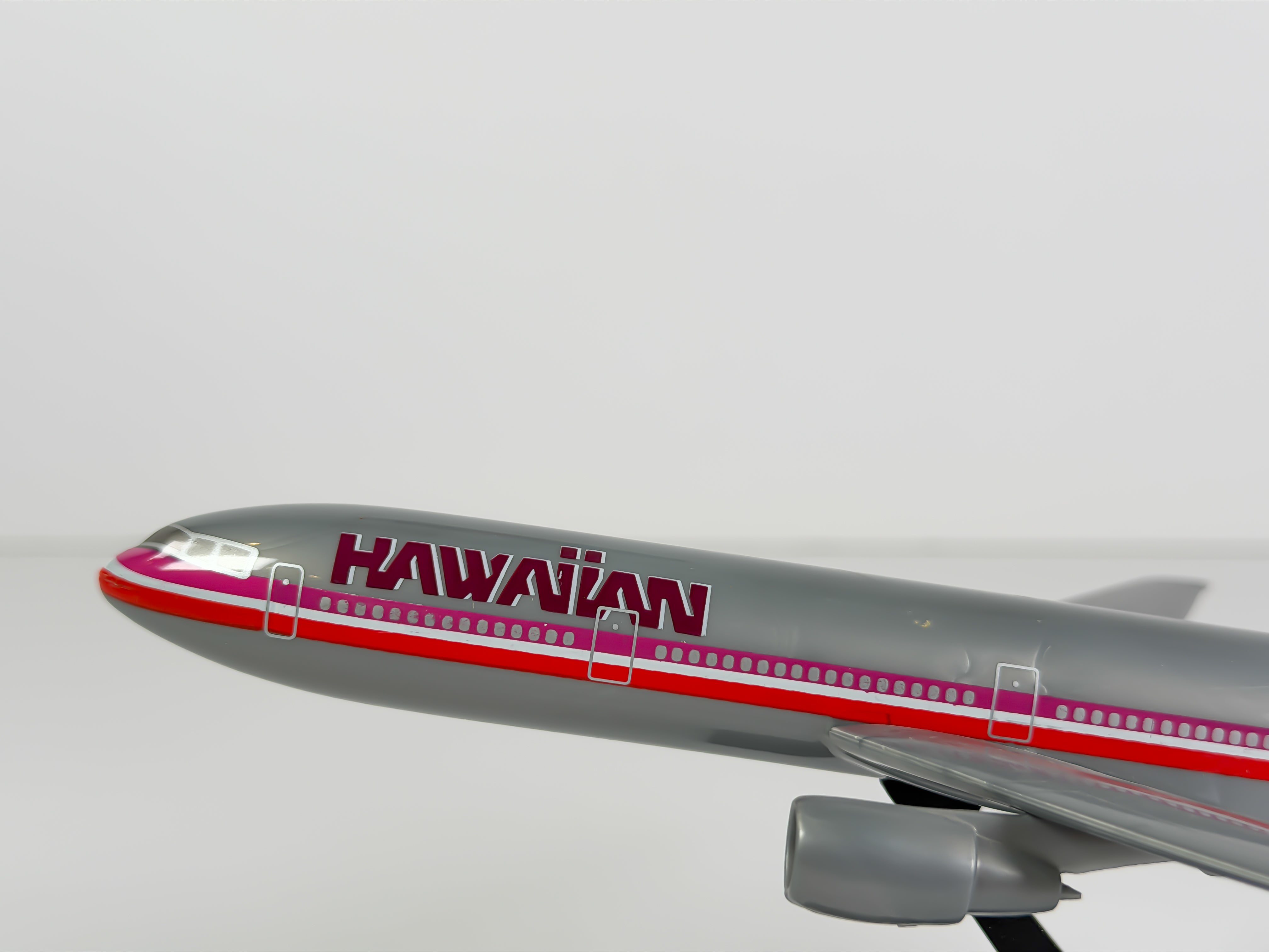 1:250 Hawaiian Airlines McDonnell Douglas DC-10-30 - Bare Metal | Wooster Models