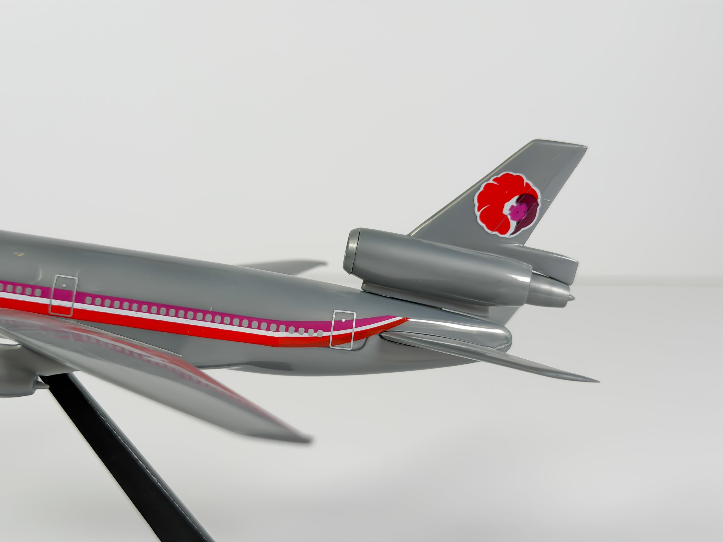 1:250 Hawaiian Airlines McDonnell Douglas DC-10-30 - Bare Metal | Wooster Models