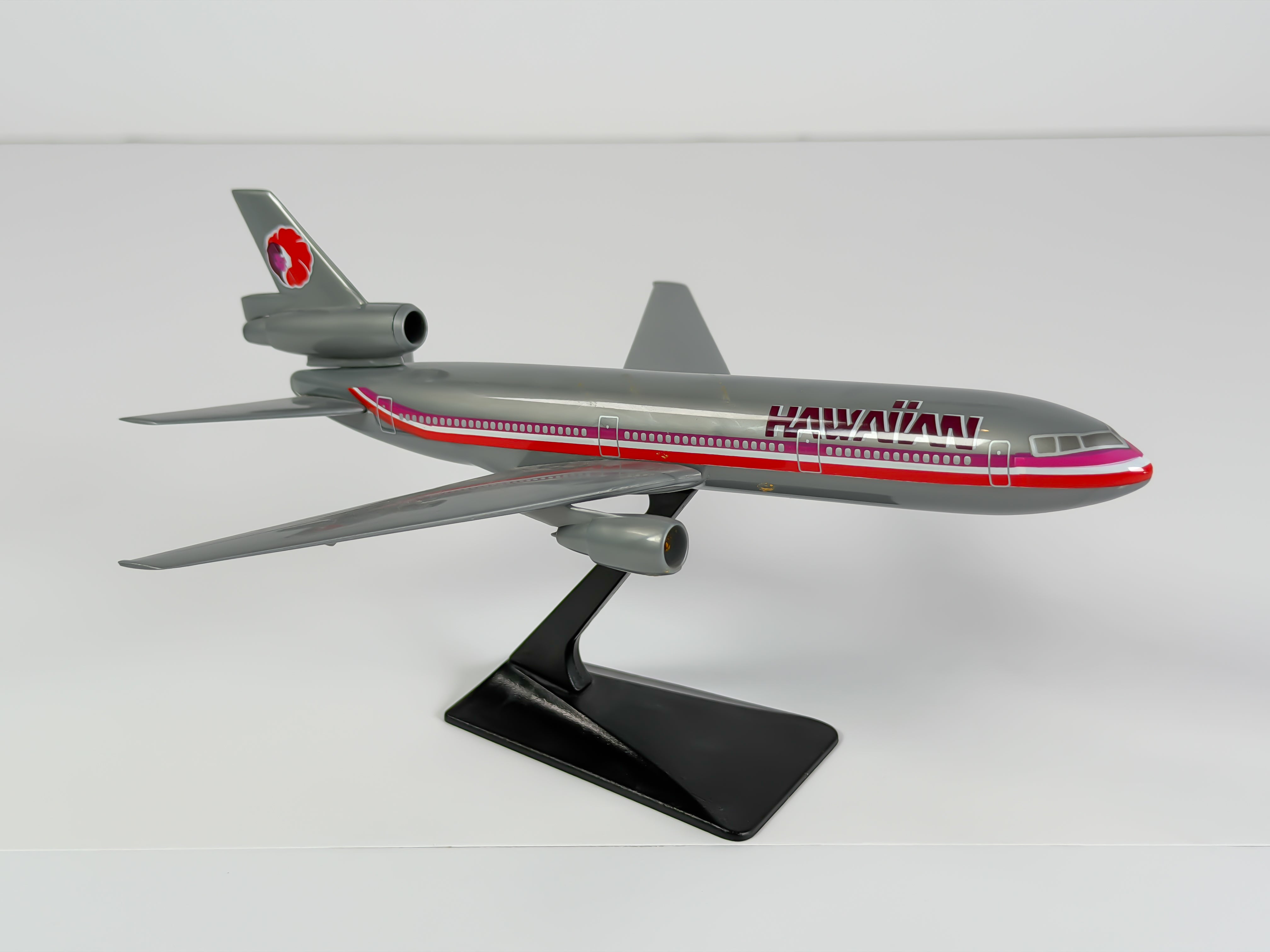 1:250 Hawaiian Airlines McDonnell Douglas DC-10-30 - Bare Metal | Wooster Models