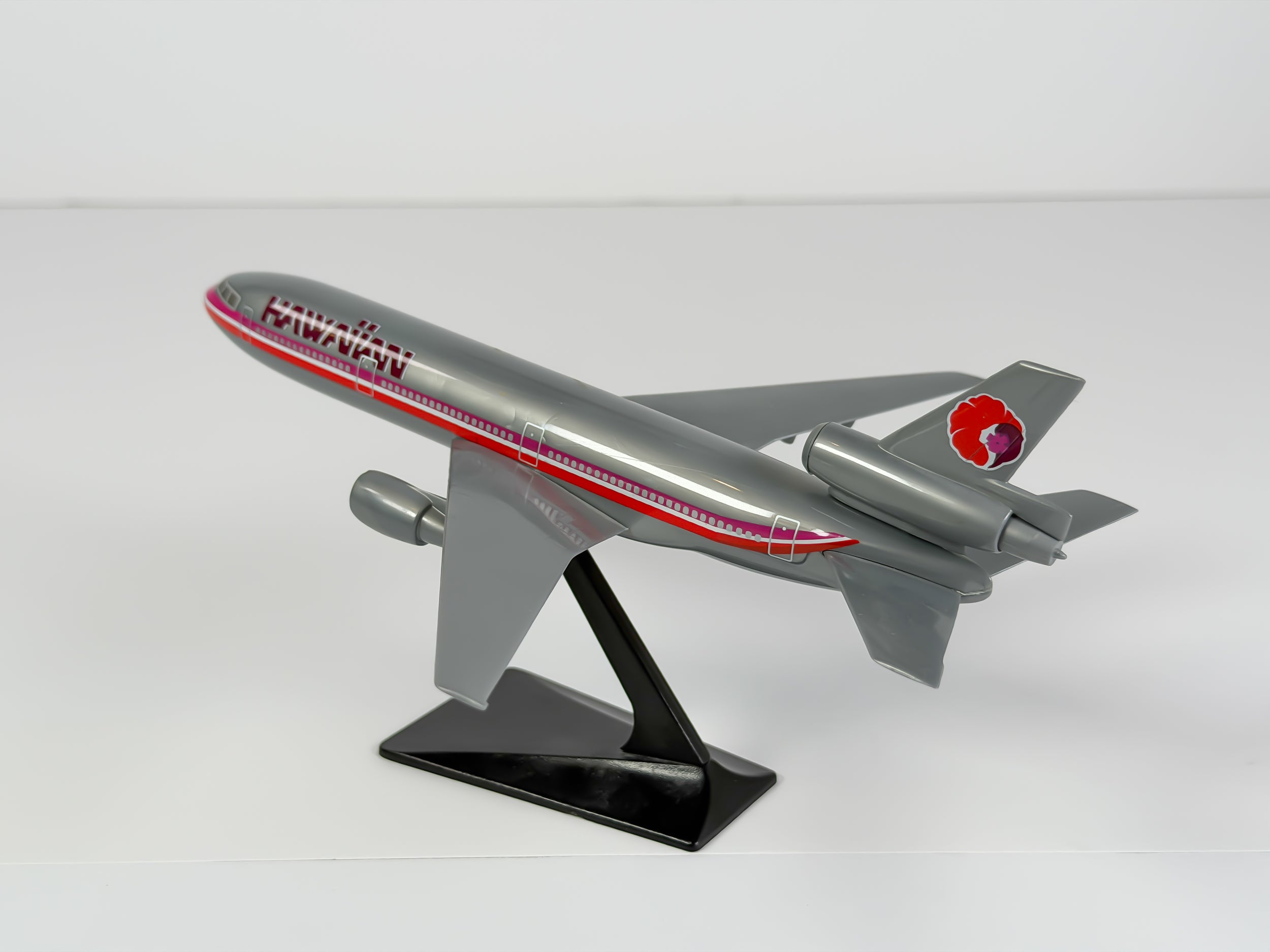 1:250 Hawaiian Airlines McDonnell Douglas DC-10-30 - Bare Metal | Wooster Models