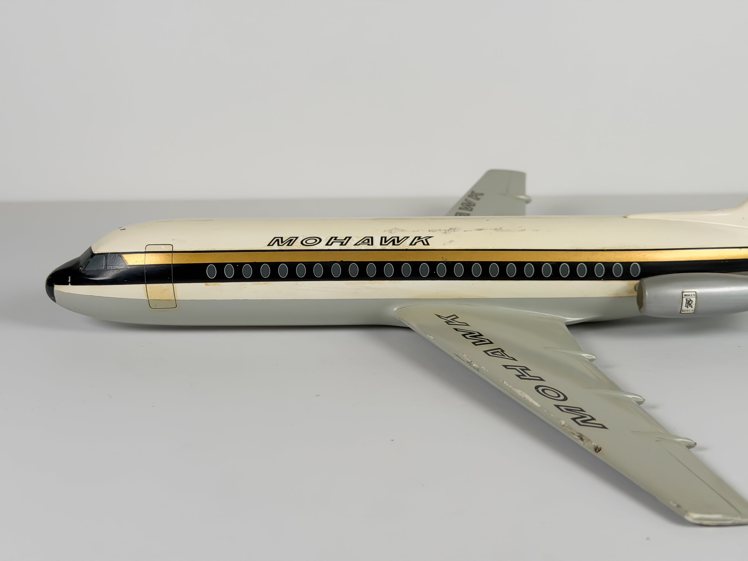 1:72 Mohawk BAC 1-11 - Gold/Black | Westway Models