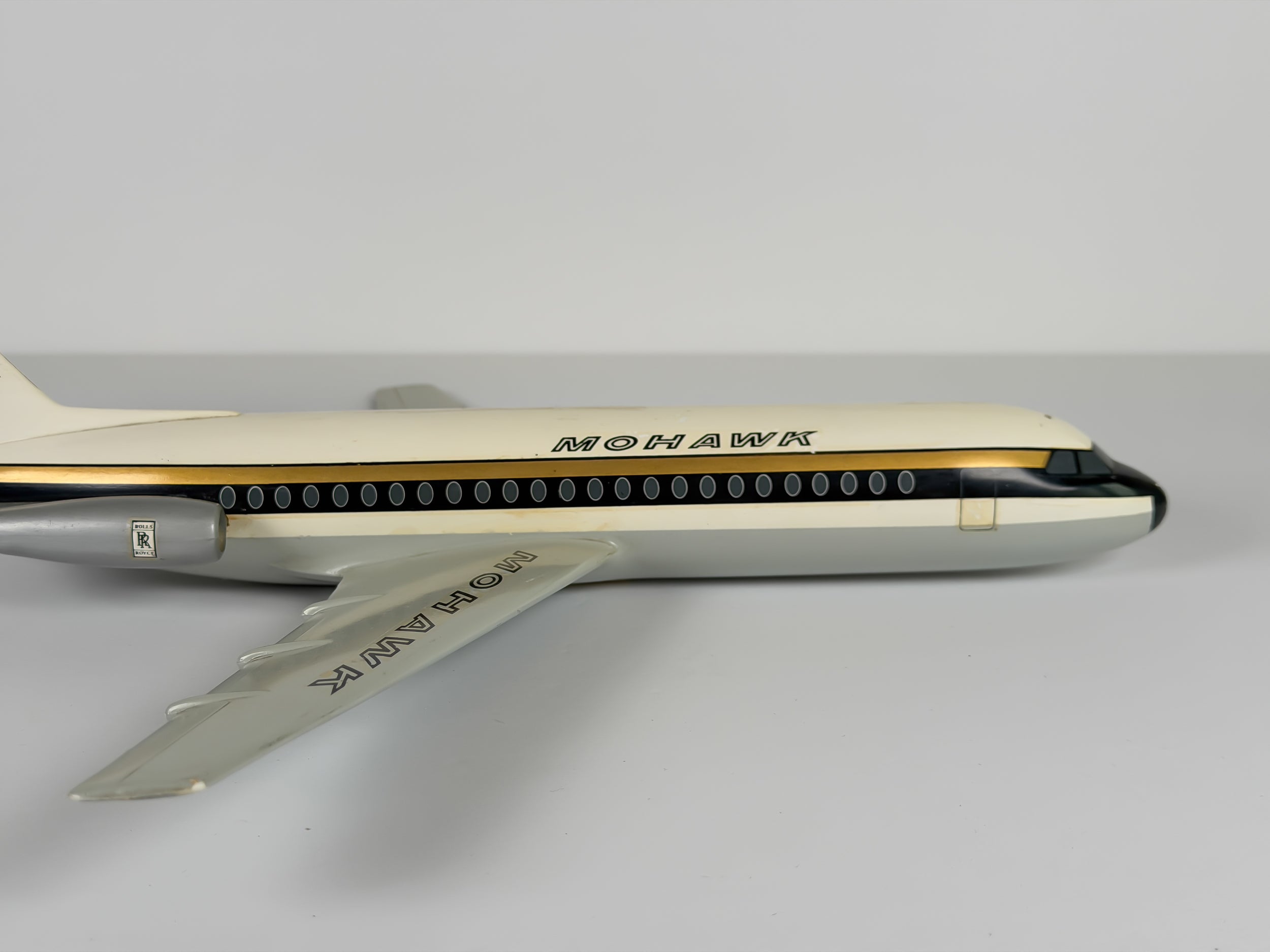 1:72 Mohawk BAC 1-11 - Gold/Black | Westway Models