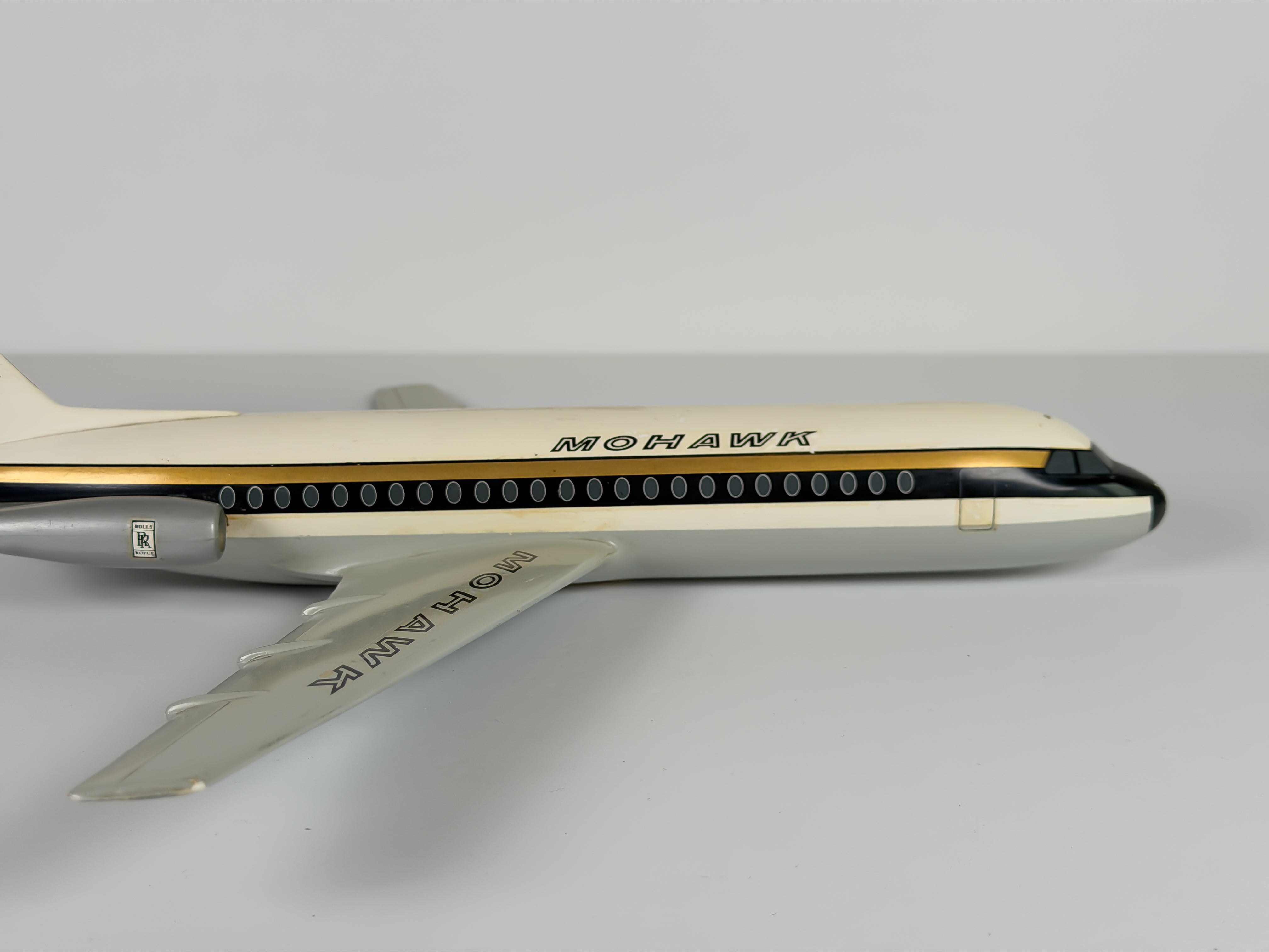 1:72 Mohawk BAC 1-11 - Gold/Black | Westway Models