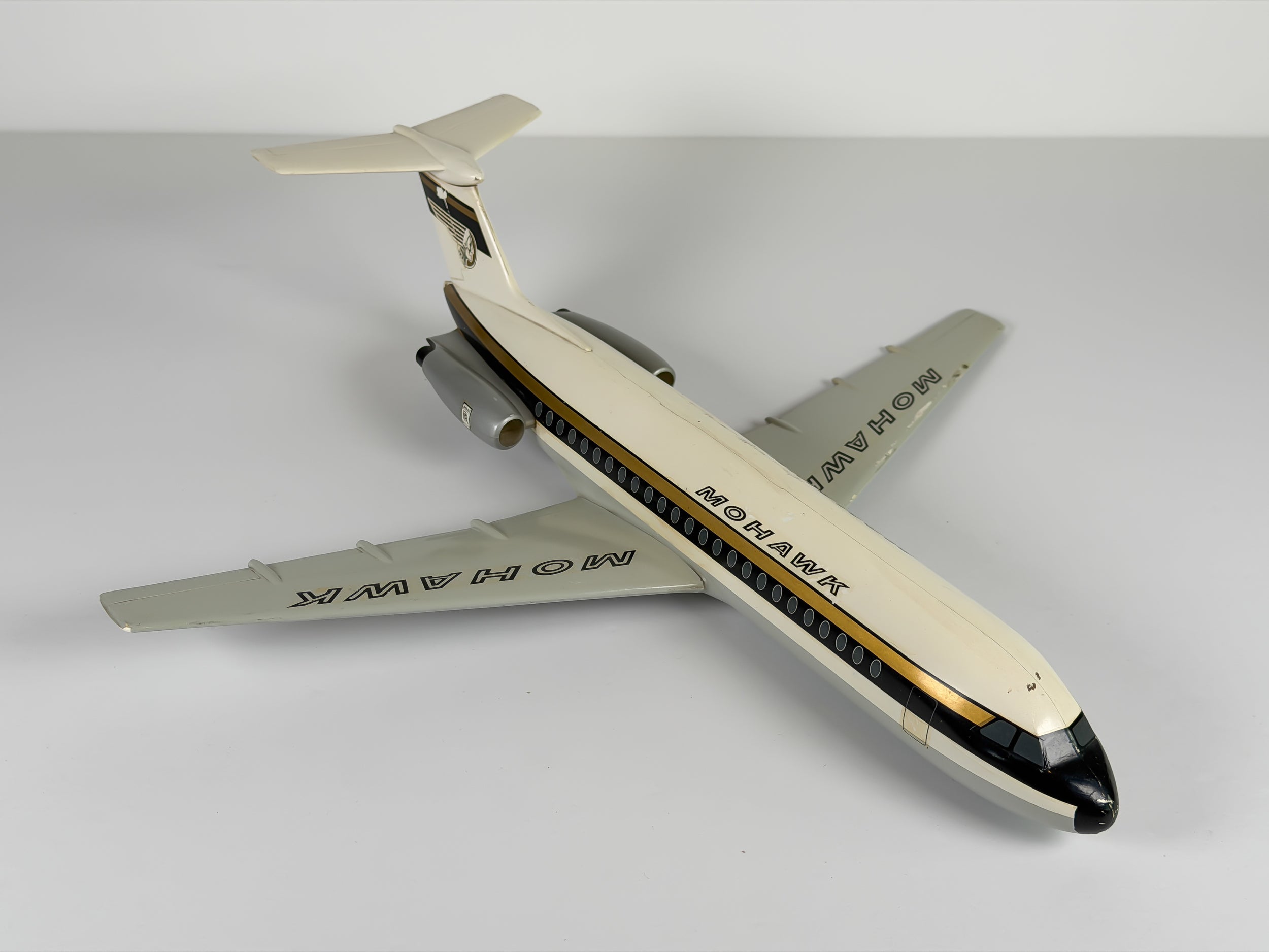 1:72 Mohawk BAC 1-11 - Gold/Black | Westway Models
