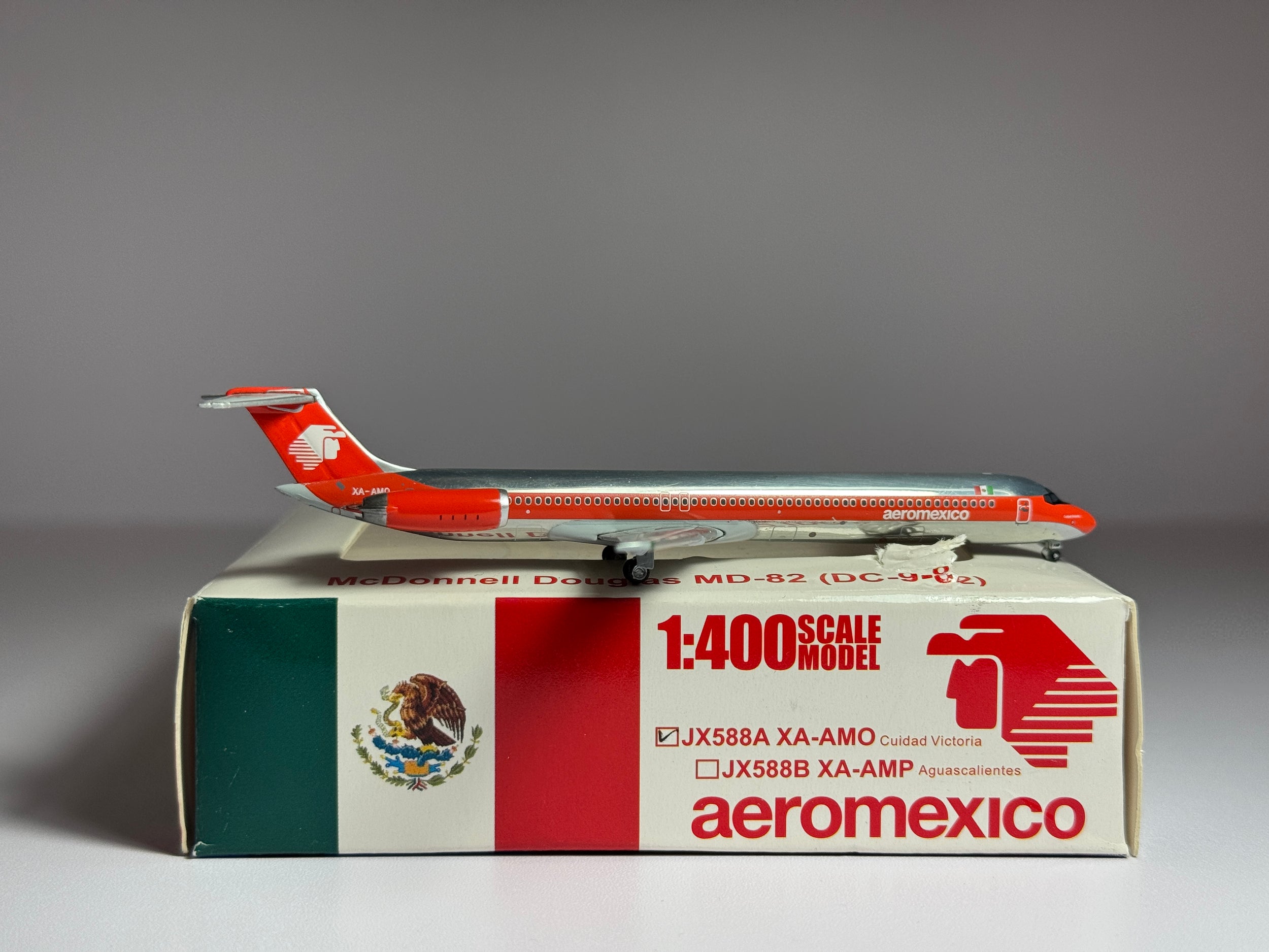 JC Wings 1:400 Aeromexico McDonnell Douglas MD-82 XA-AMO Orange Stripe polished JX588A