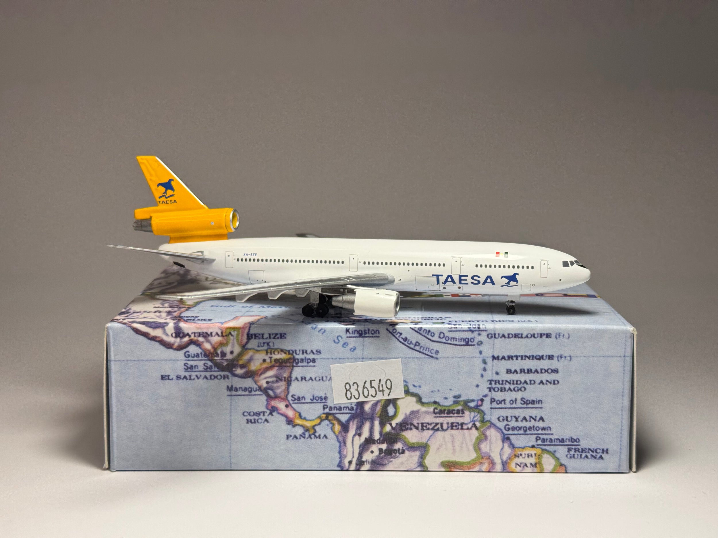 Aeroclassics 1:400 TAESA Douglas DC-10 XA-SYE ACXASYE
