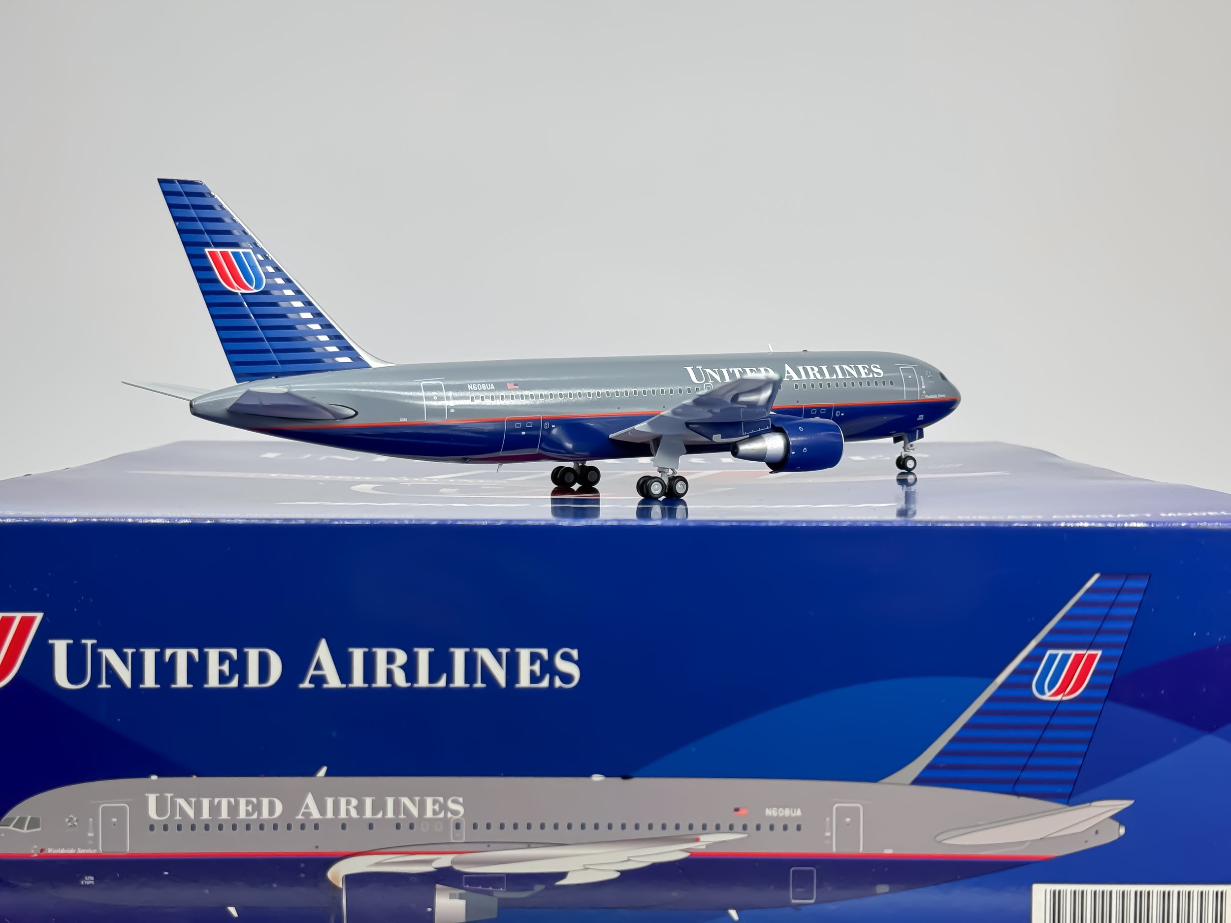 United Airlines Boeing 767-200 1:200 JC Wings N608UA (XX20158)