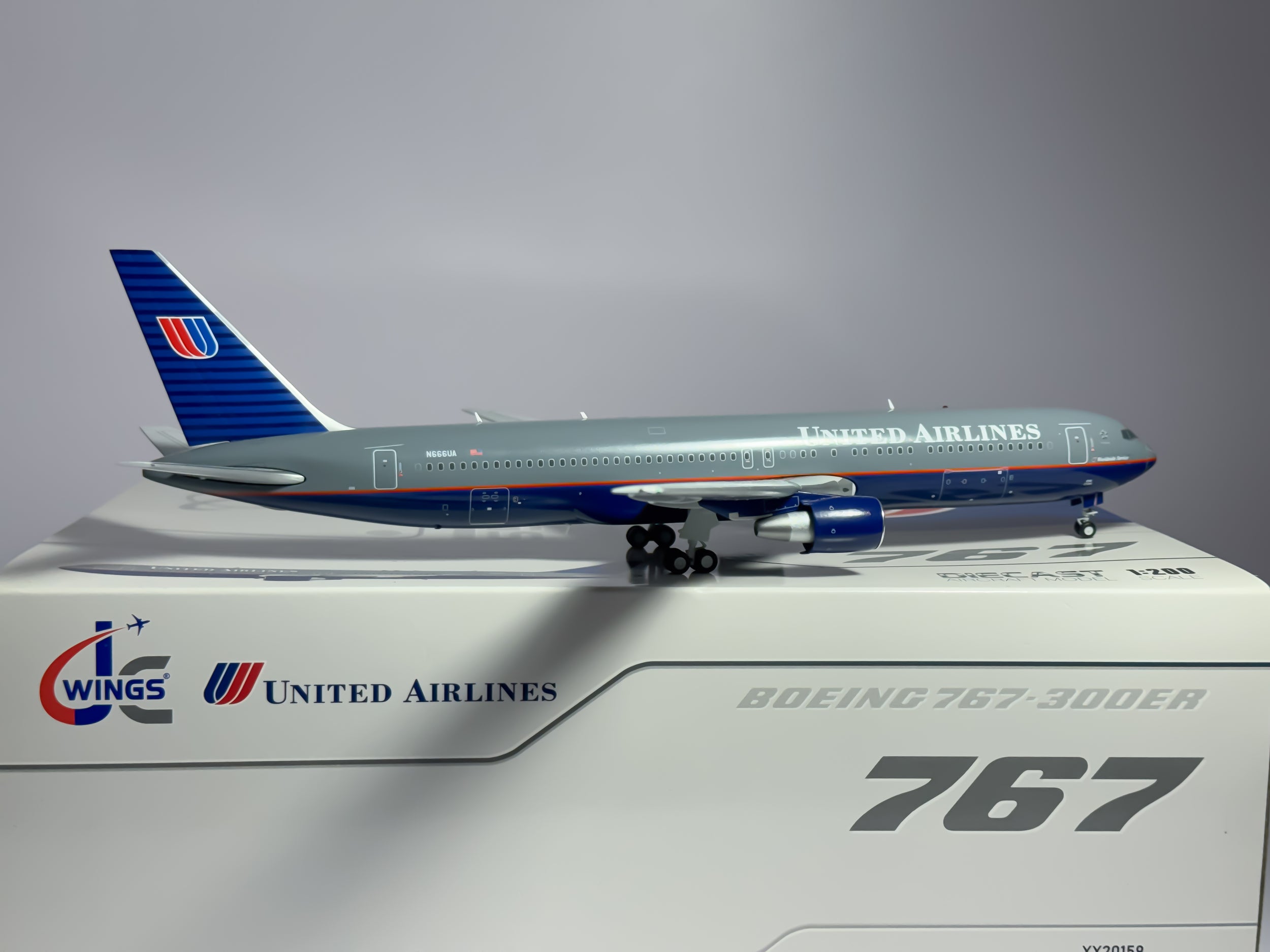 United Airlines Boeing 767-300 1:200 JC Wings N666UA (XX20159)