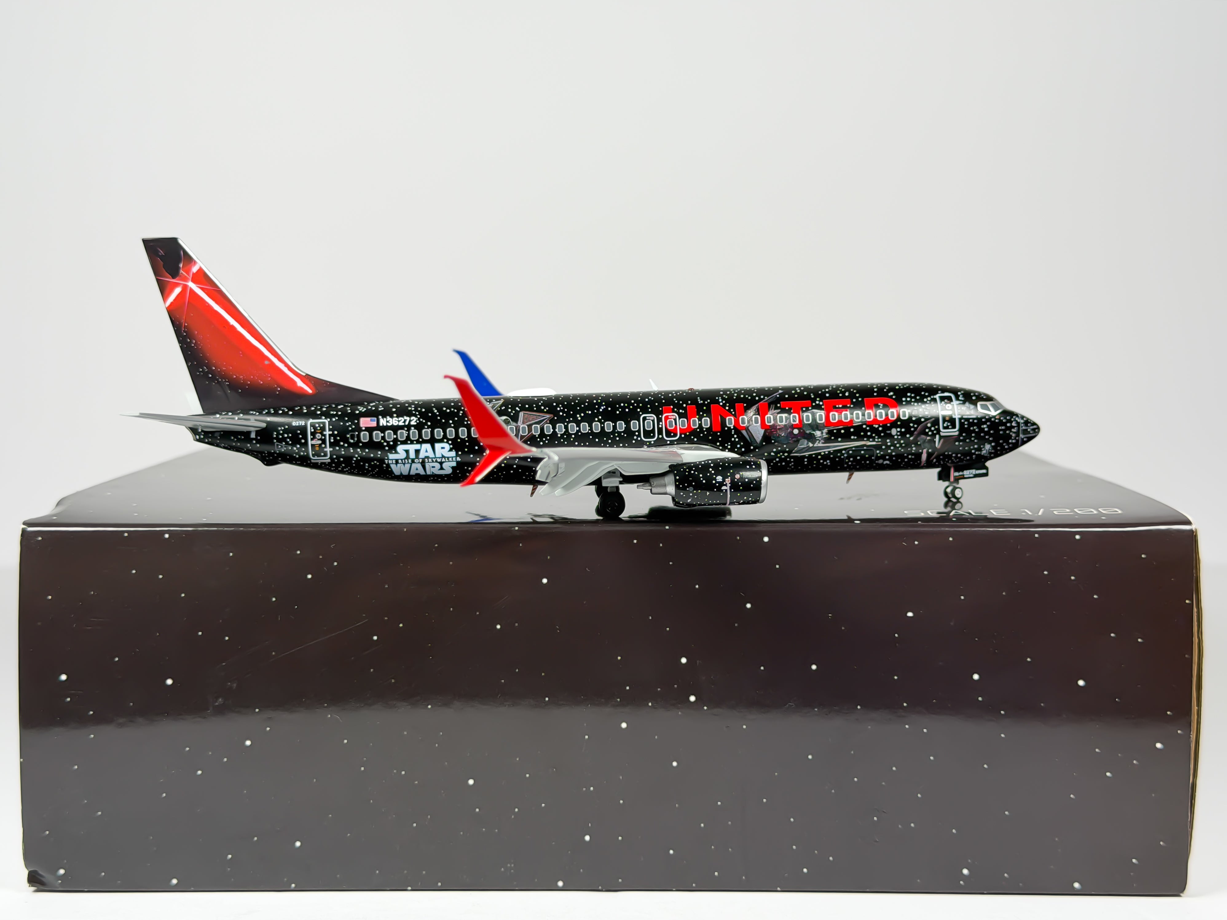 United Airlines Boeing 737-800 1:200 JC Wings N36272 (XX20284A)
