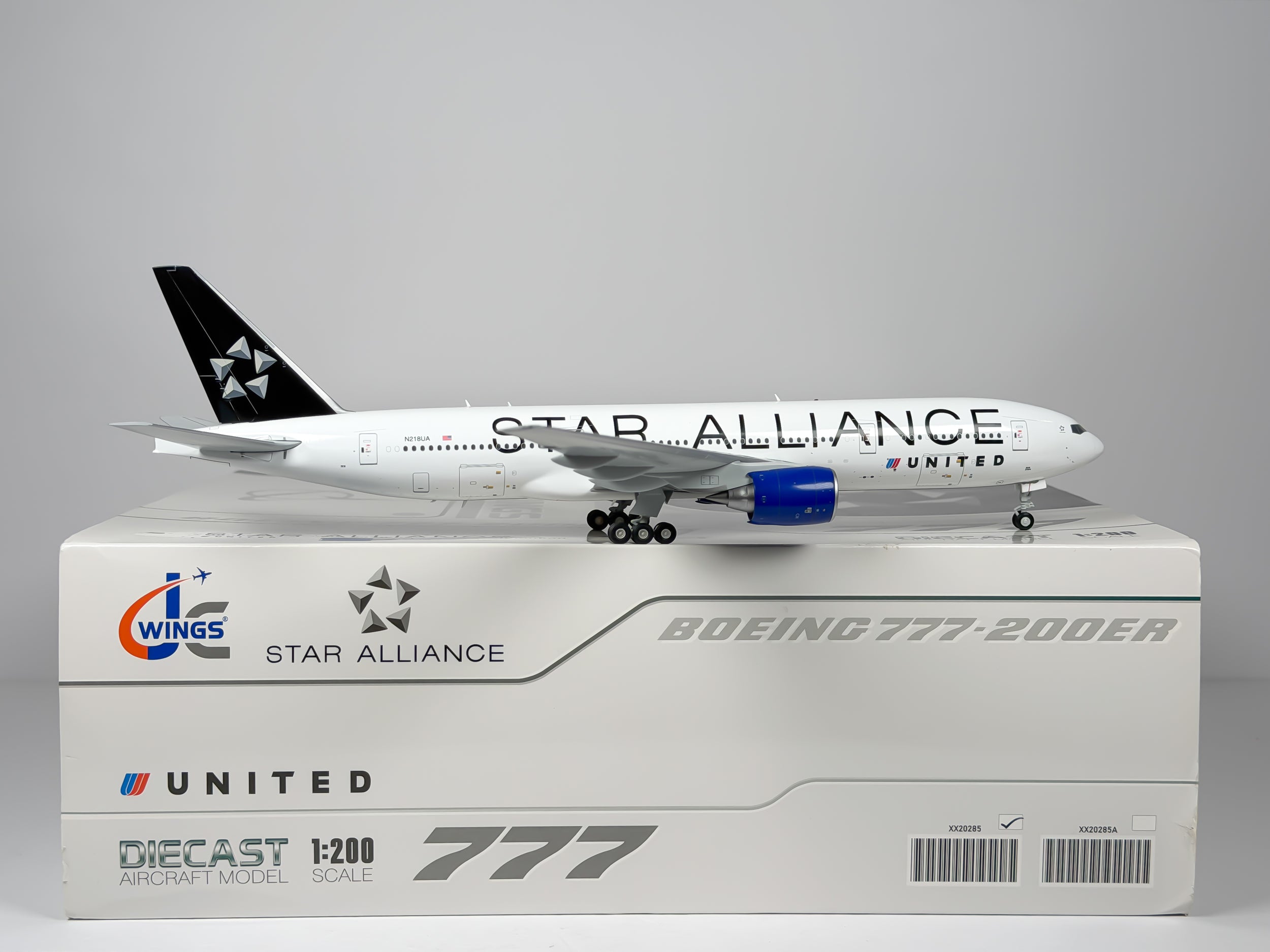 United Airlines Boeing 777-200 1:200 JC Wings N218UA (XX20285)