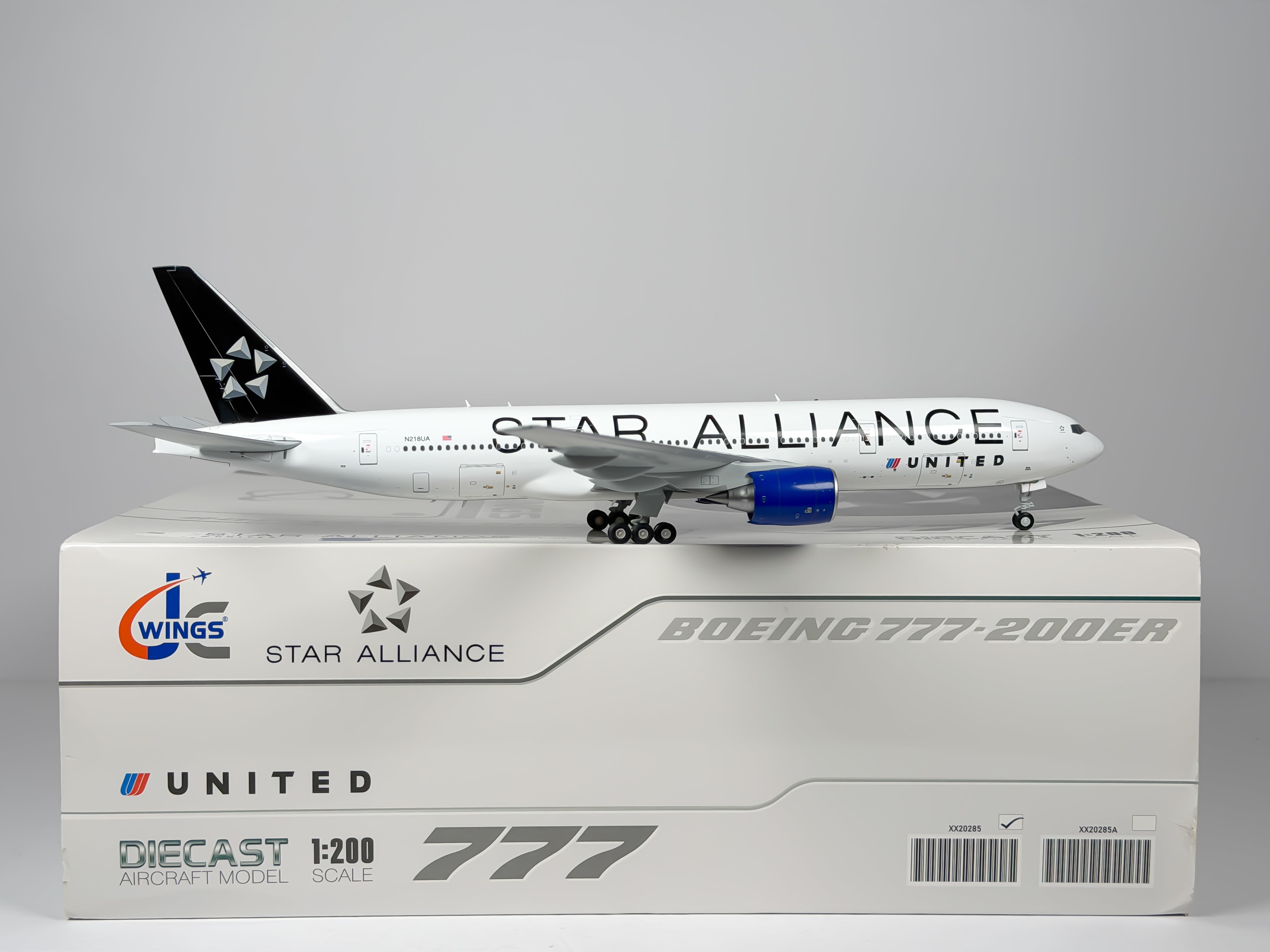 United Airlines Boeing 777-200 1:200 JC Wings N218UA (XX20285)