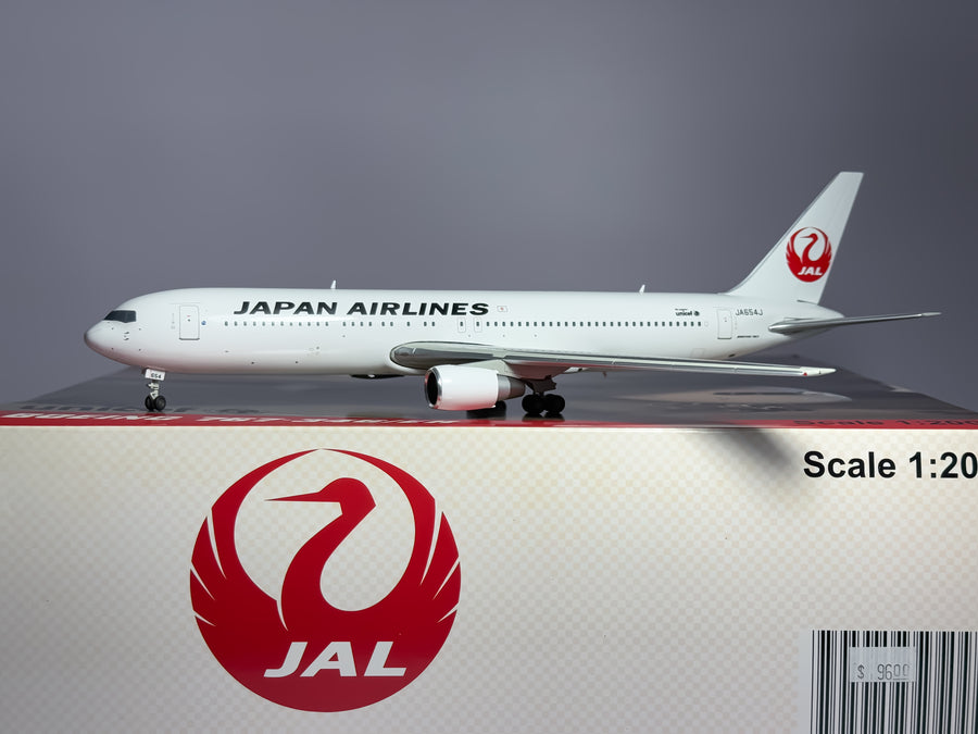 Japan Airlines (JAL) Boeing 767-300ER 1:200 JC Wings JA654J (XX2112)