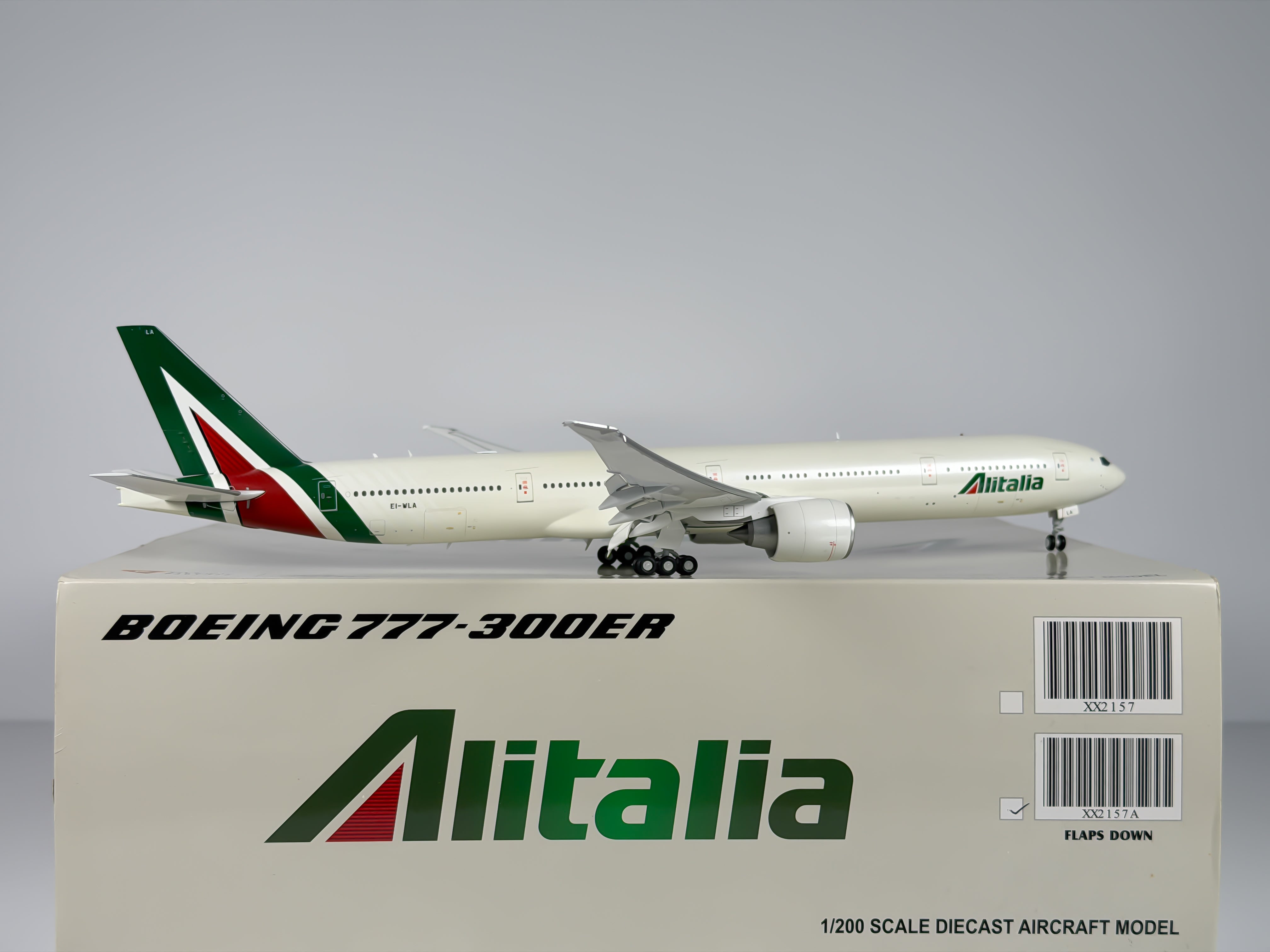 Alitalia Boeing 777-300ER 1:200 JC Wings EI-WLA (XX2157A) (Flaps Down Version)