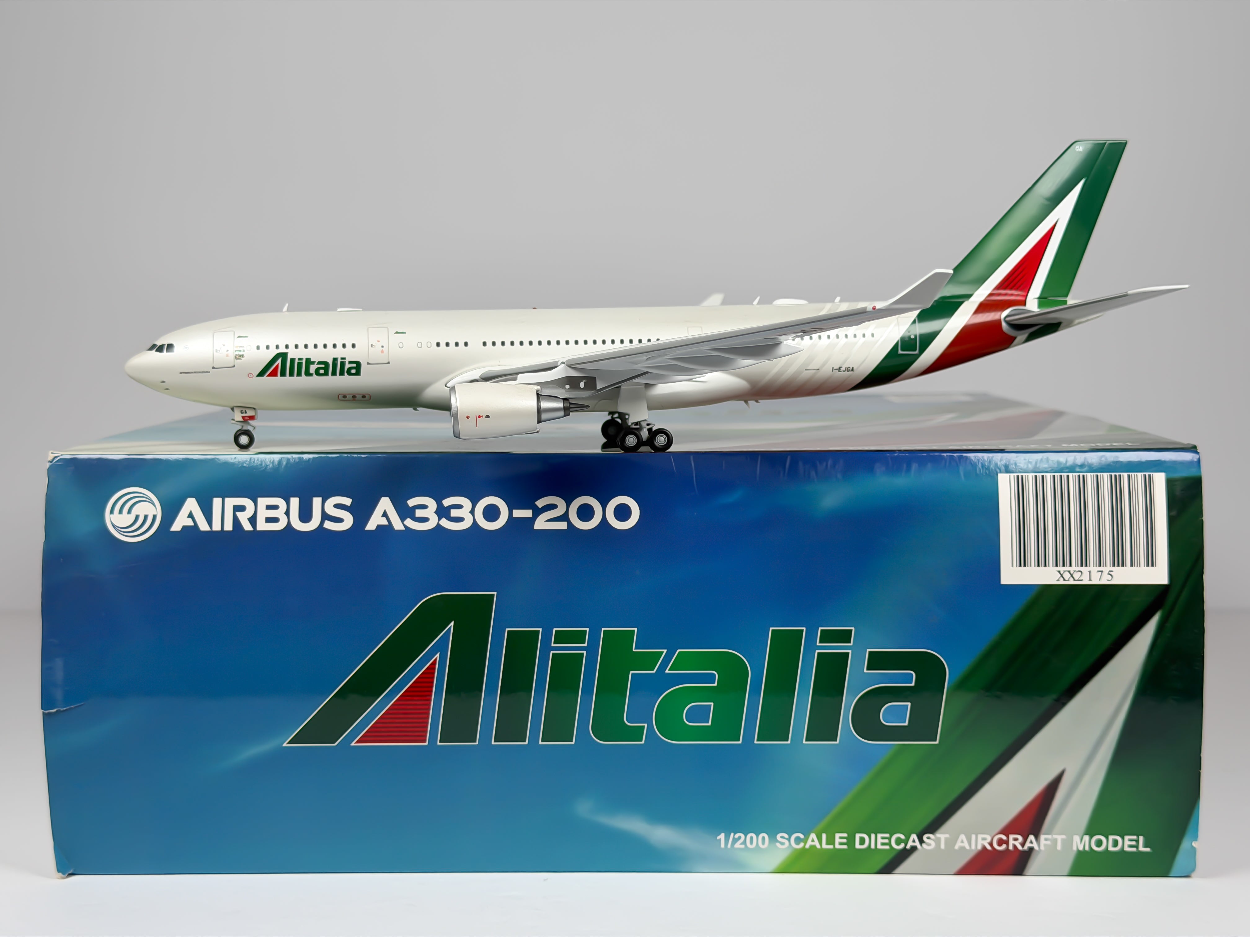 Alitalia Airbus A330-200 1:200 JC Wings I-EJGA (XX2175)