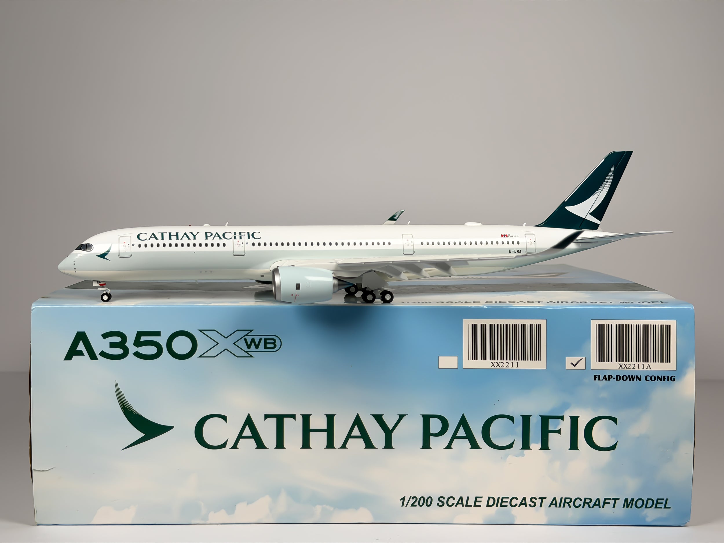 Cathay Pacific Airbus A350-900 1:200 JC Wings B-LRA (XX2211A)