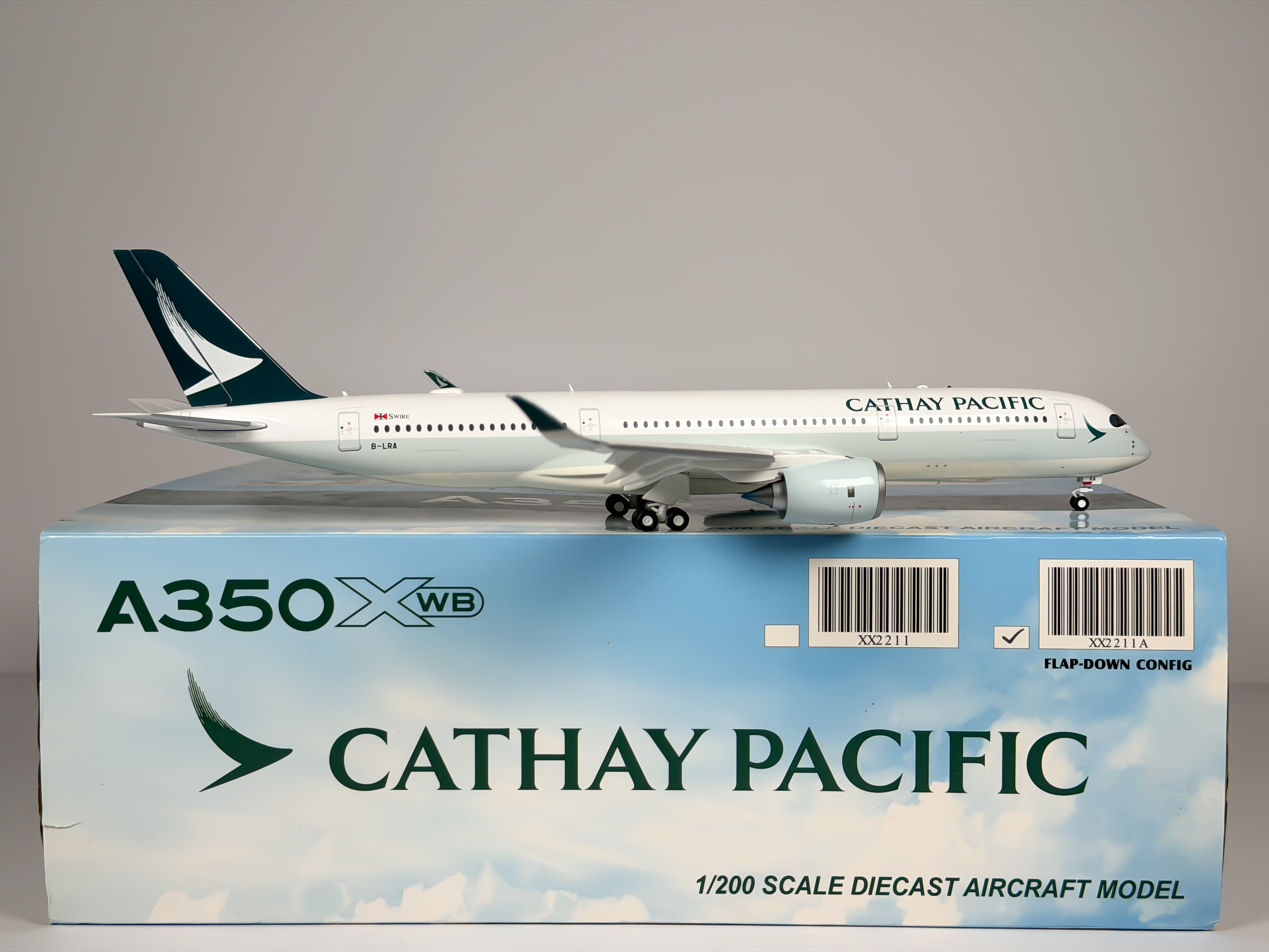 Cathay Pacific Airbus A350-900 1:200 JC Wings B-LRA (XX2211A)