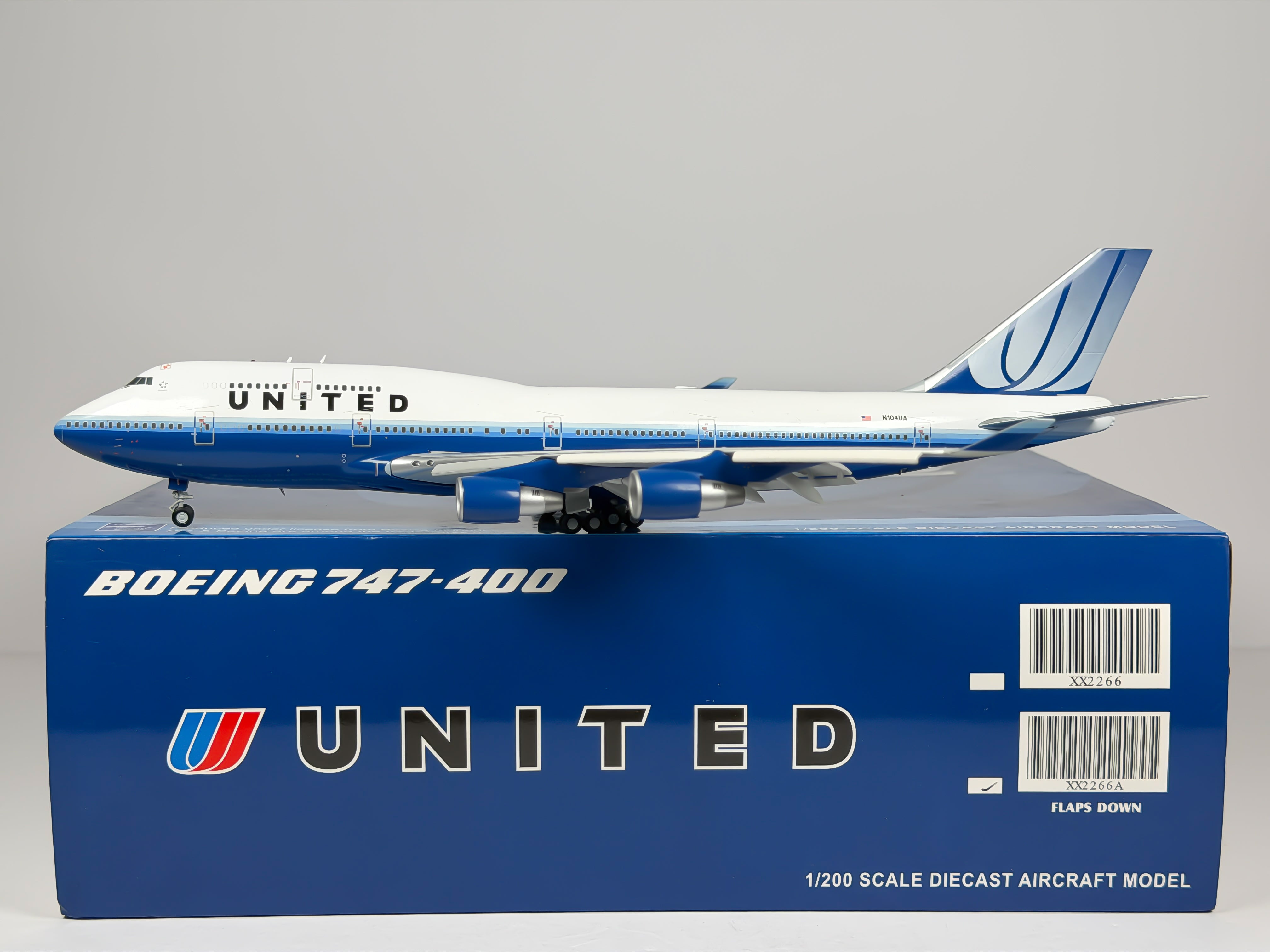 United Airlines Boeing 747-400 1:200 JC Wings N104UA (XX2266A) (Flaps Down Version)